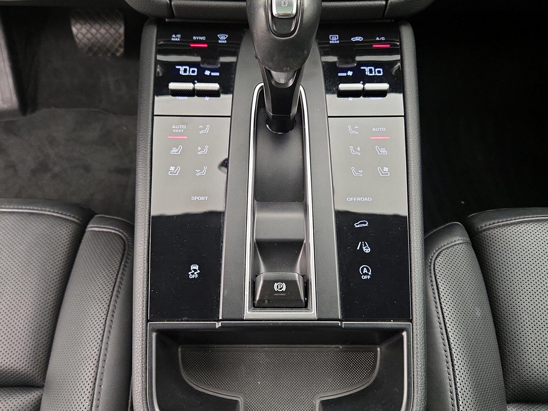 Thumbnail: 2023 Porsche Macan - 17