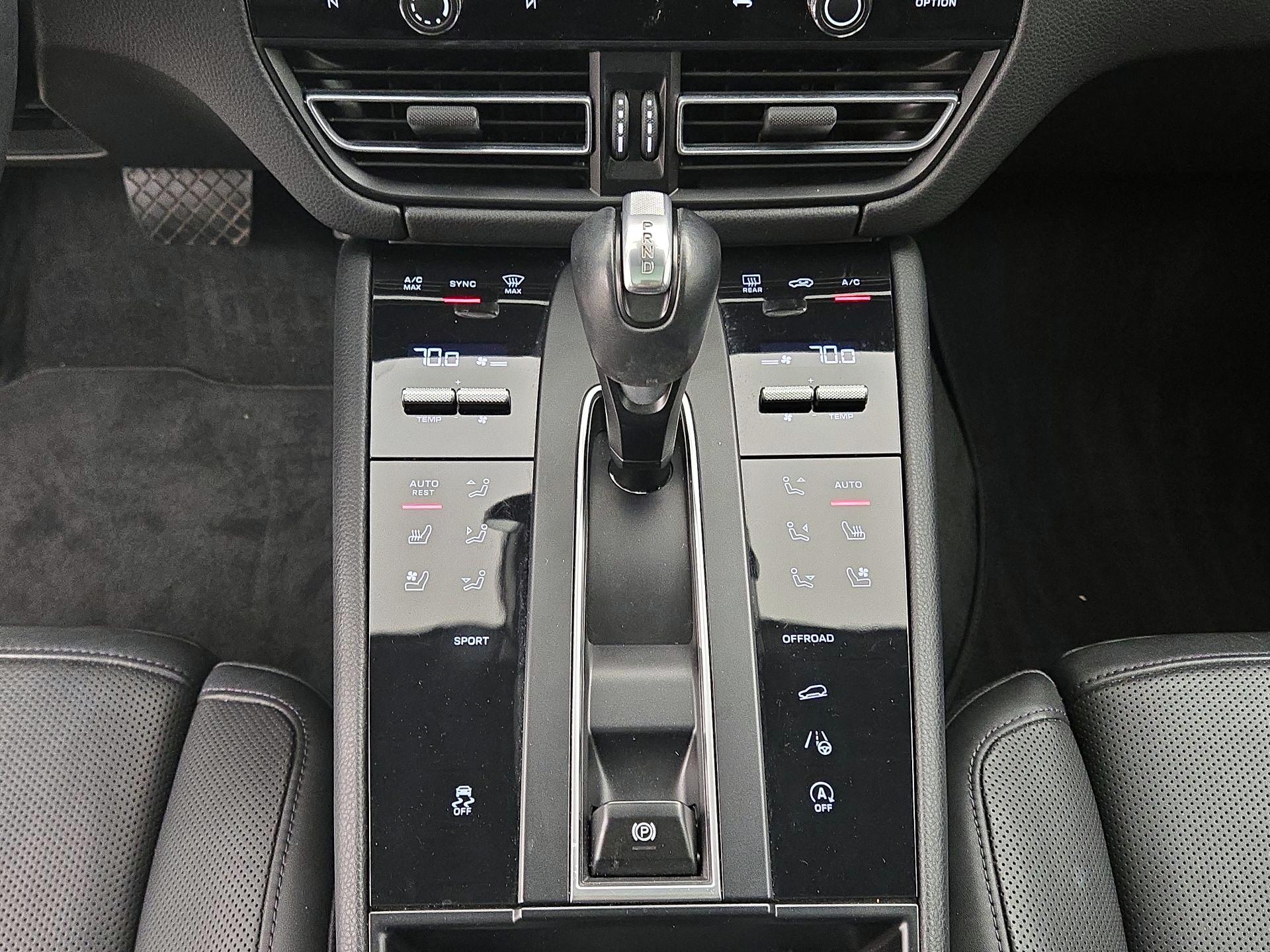 Thumbnail: 2023 Porsche Macan - 18