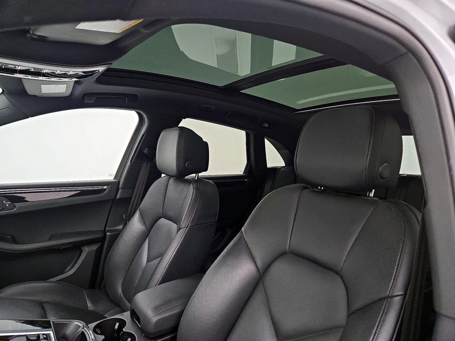 Thumbnail: 2023 Porsche Macan - 20