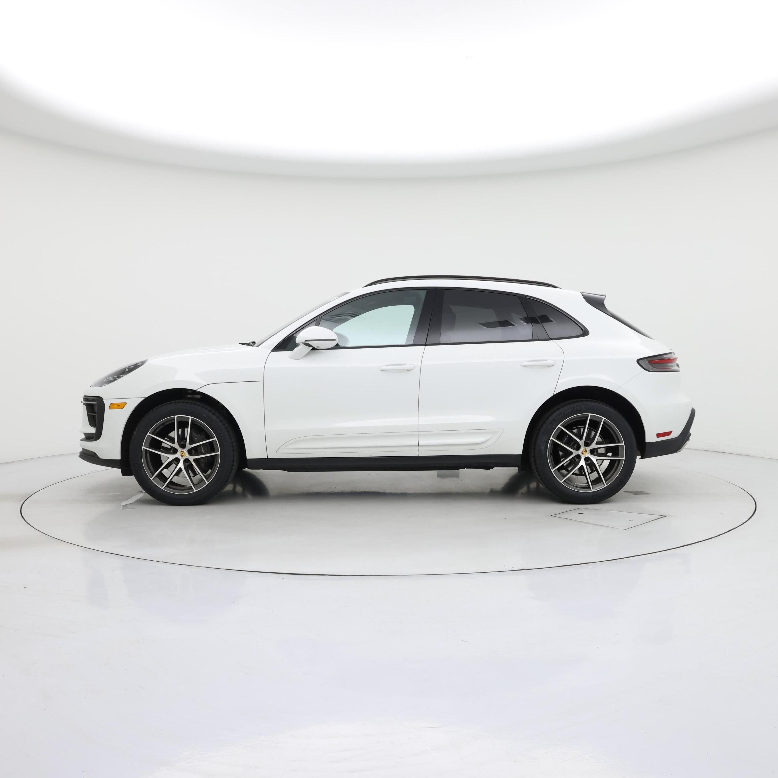 Thumbnail: 2023 Porsche Macan - 3