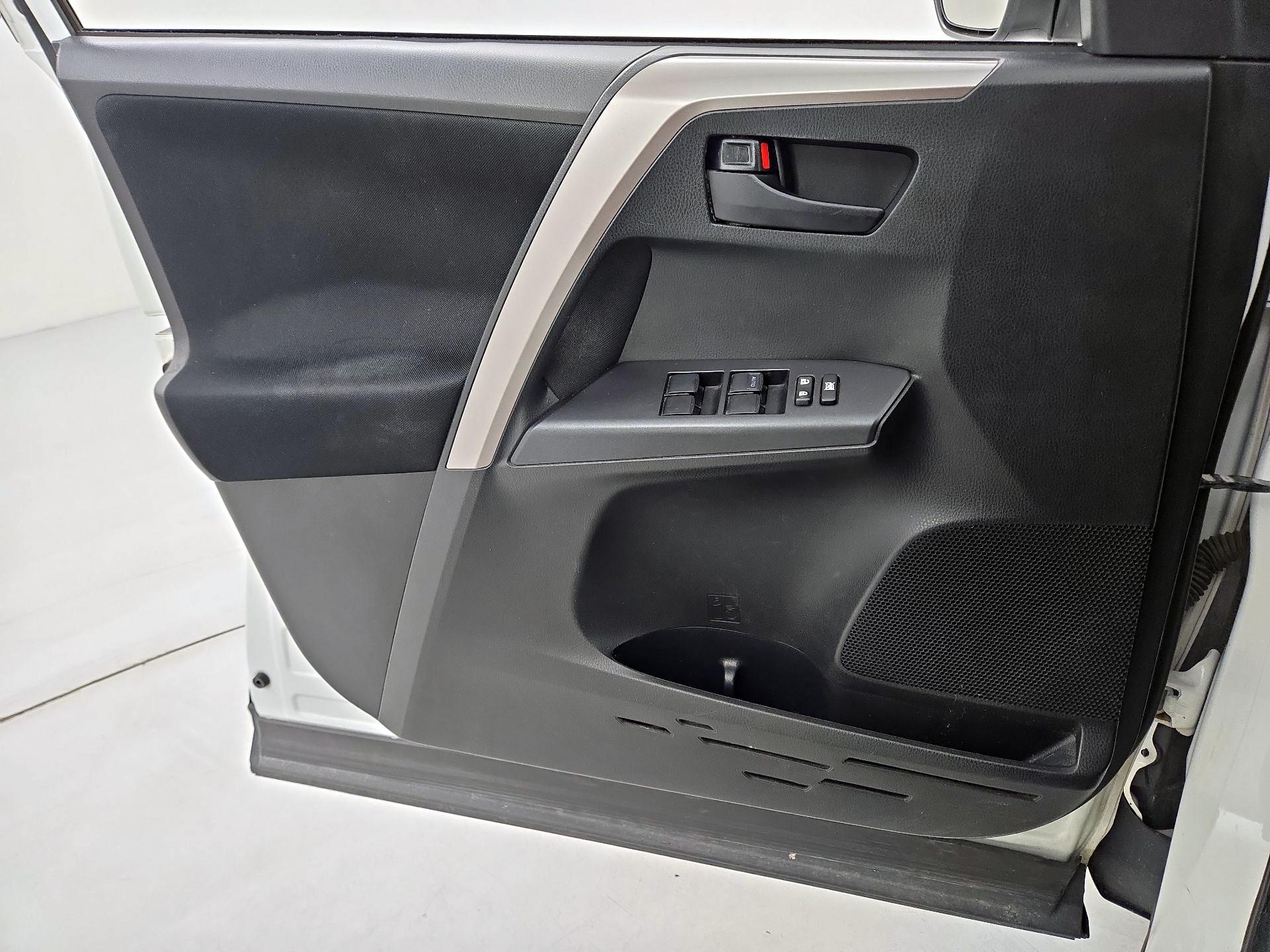 Thumbnail: 2017 Toyota RAV4 - 12