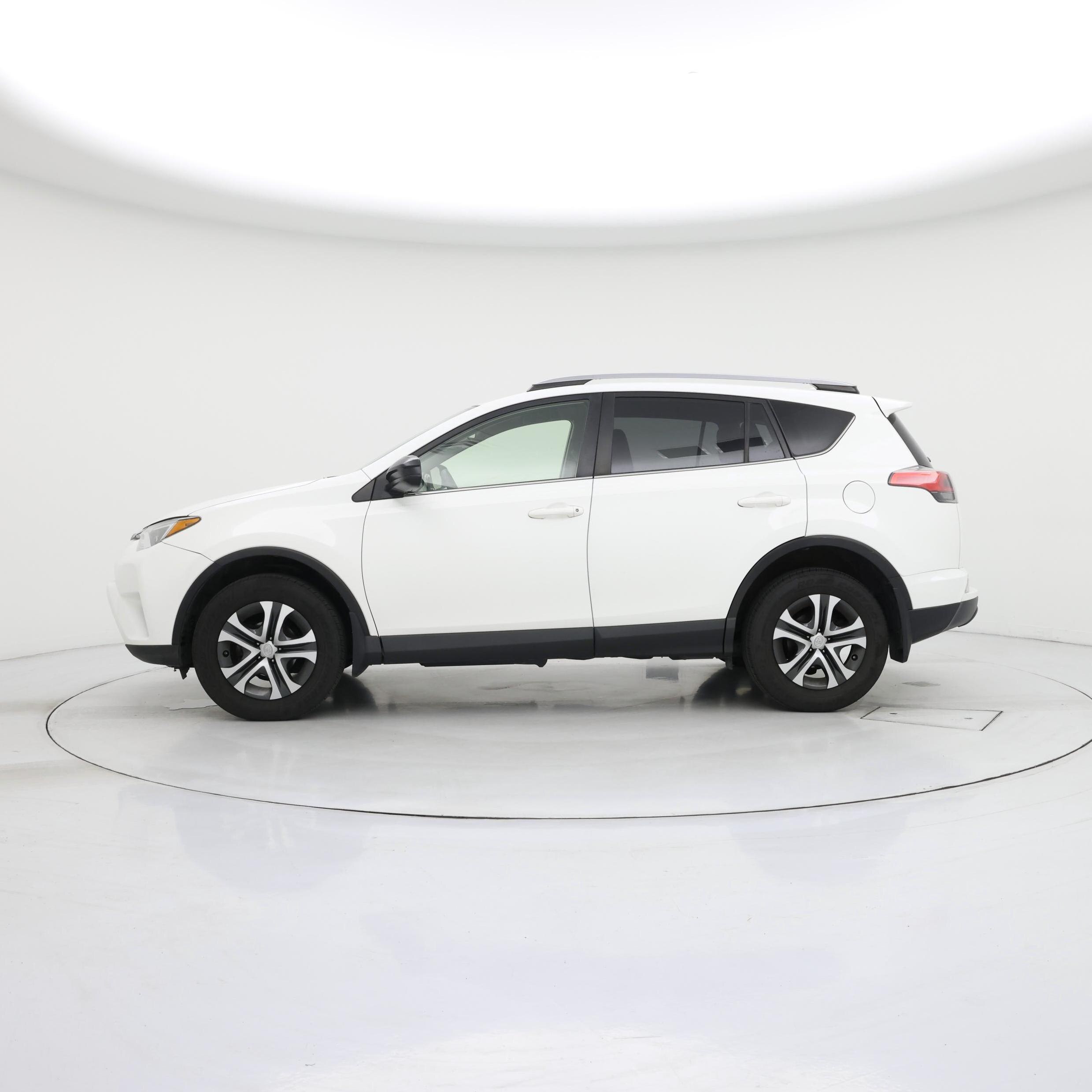 Thumbnail: 2017 Toyota RAV4 - 3