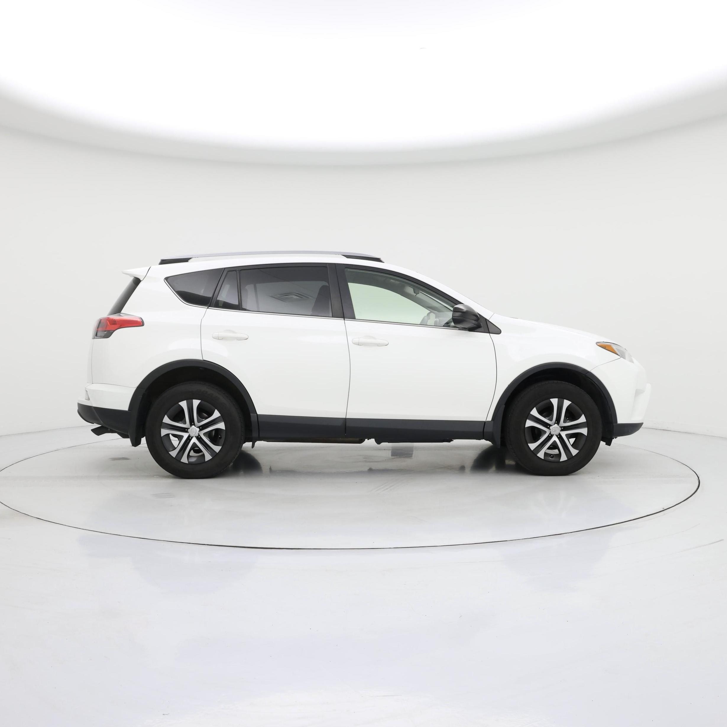 Thumbnail: 2017 Toyota RAV4 - 7