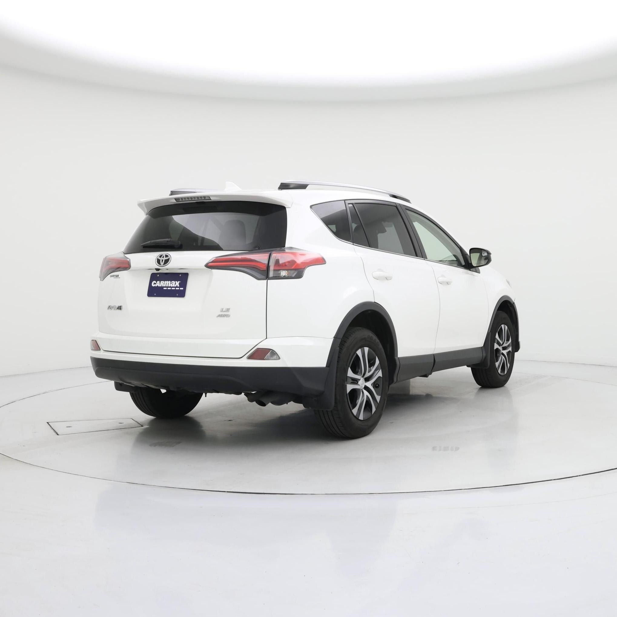Thumbnail: 2017 Toyota RAV4 - 8