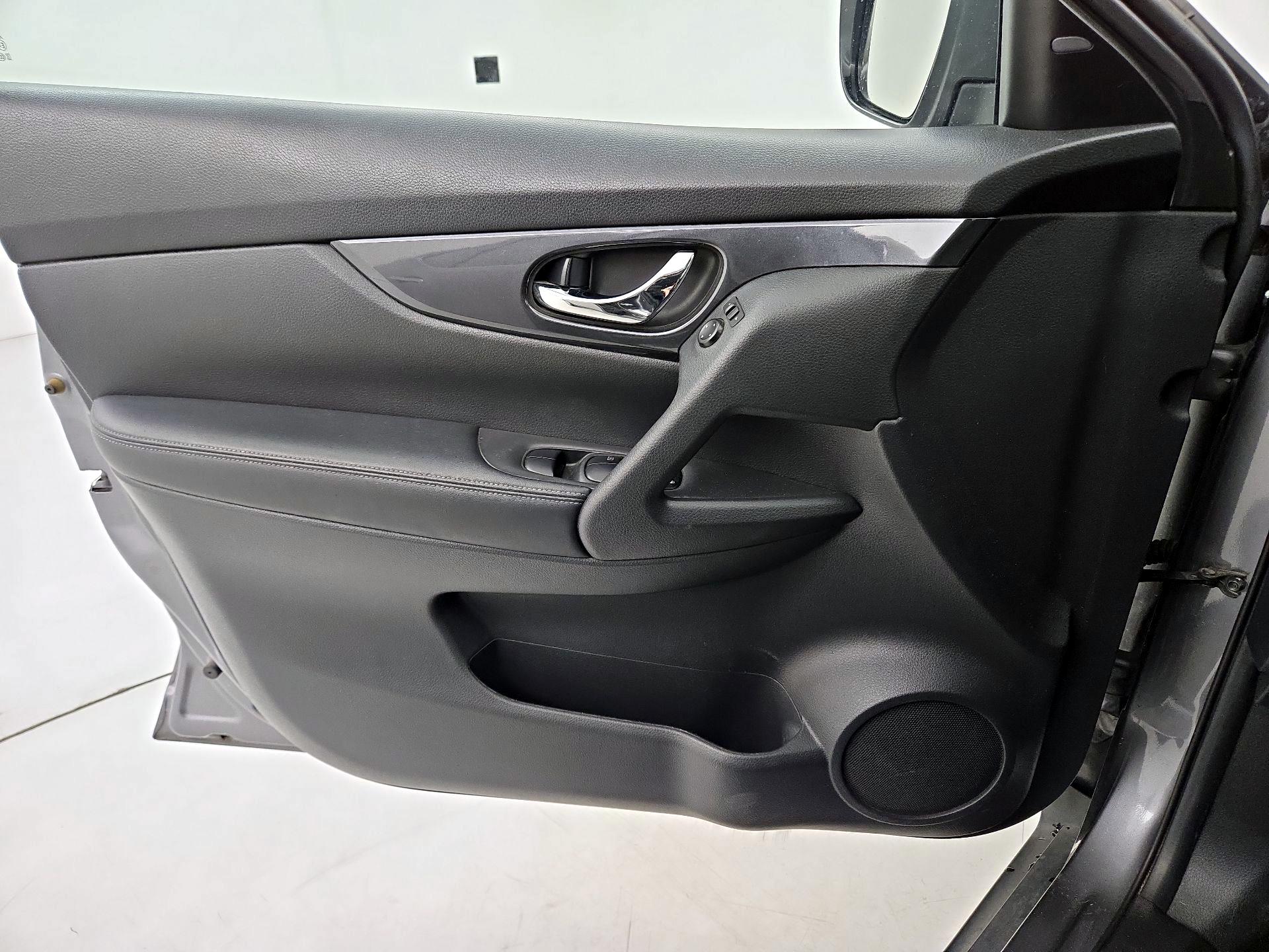 Thumbnail: 2020 Nissan Rogue - 12