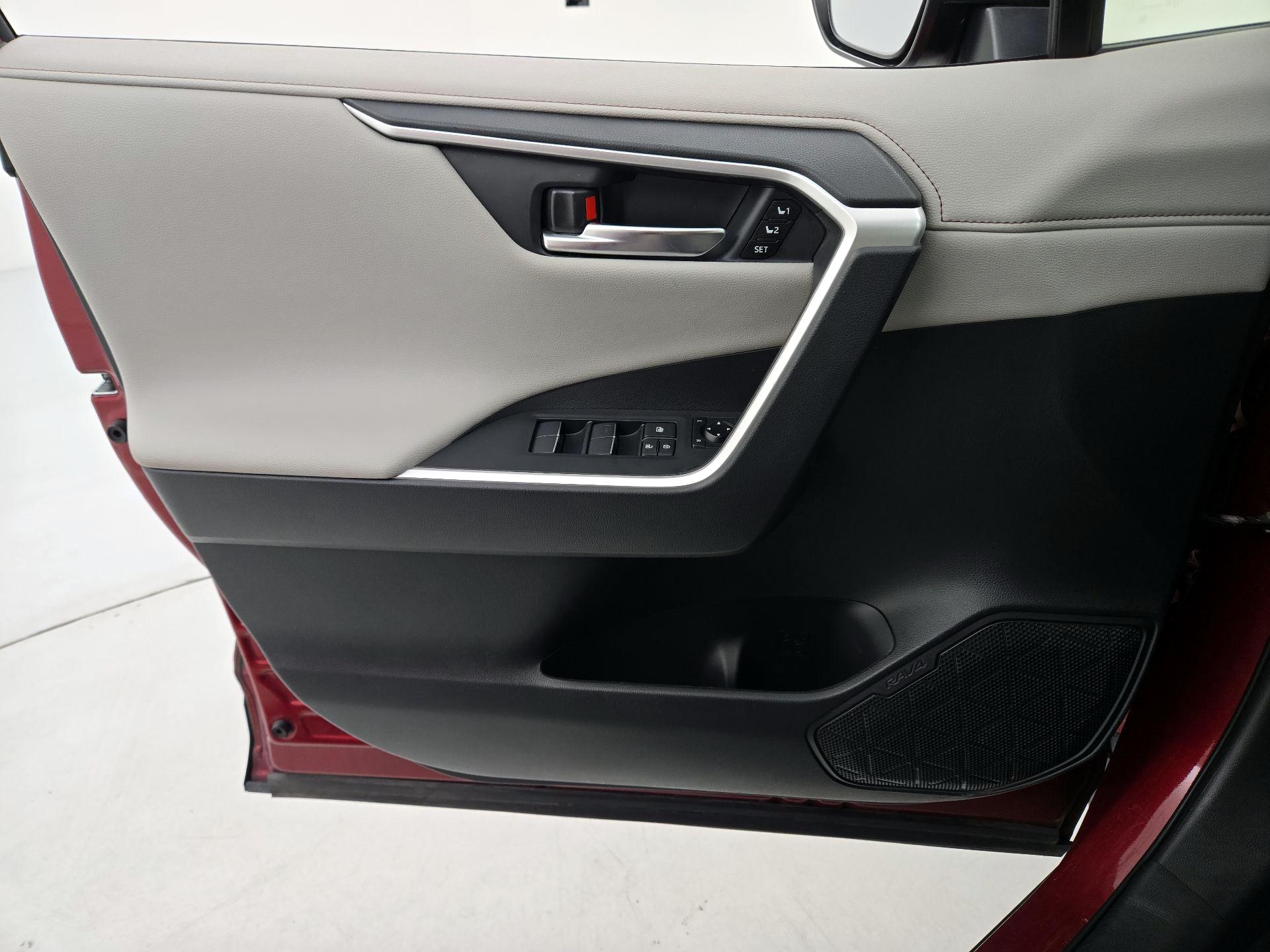 Thumbnail: 2021 Toyota RAV4 - 12