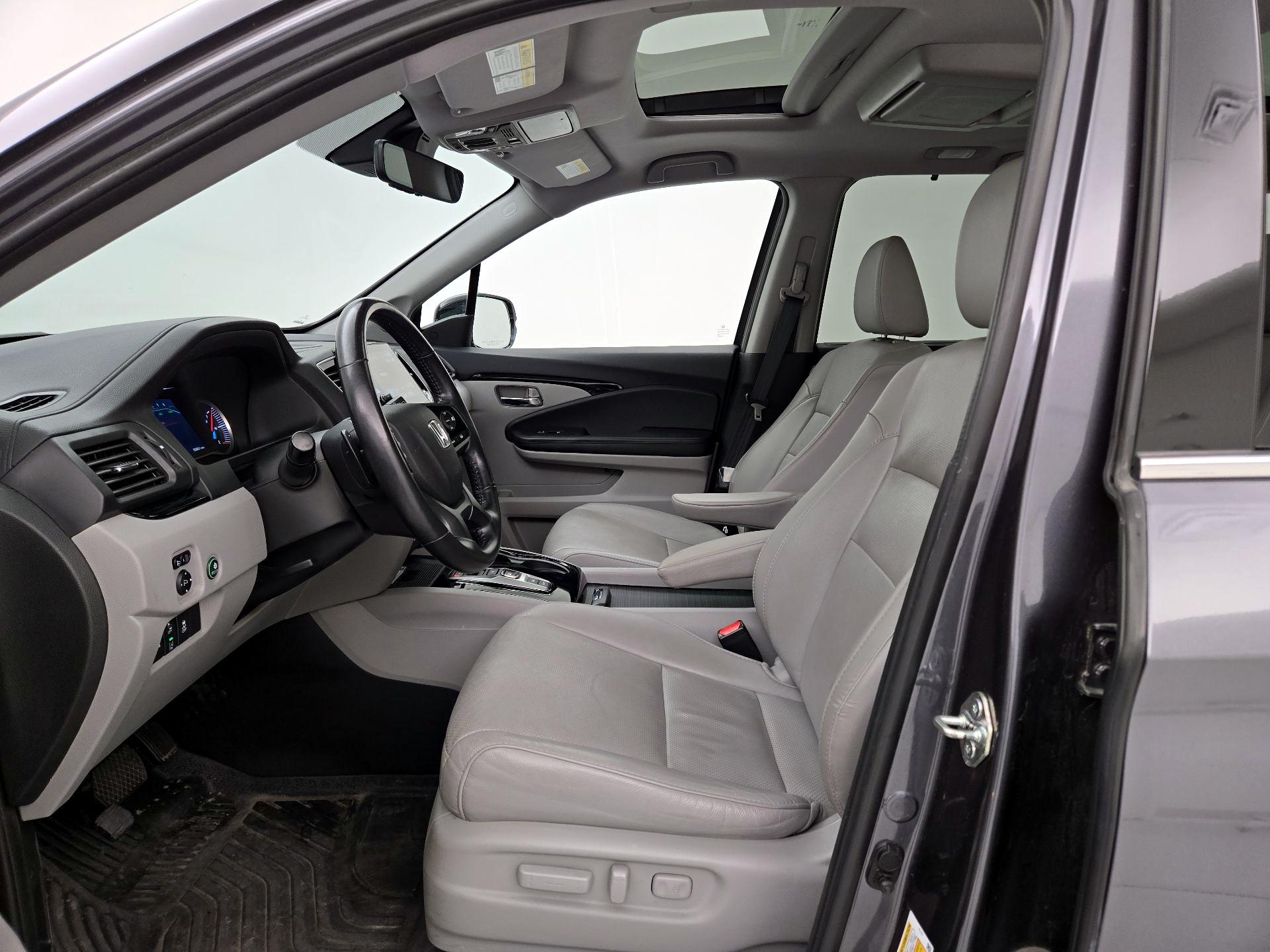 Thumbnail: 2019 Honda Pilot - 11