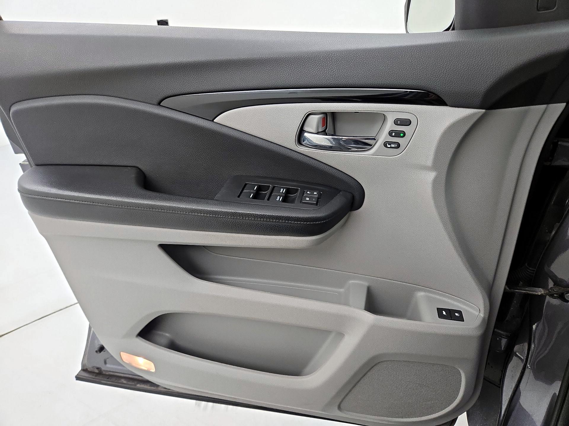 Thumbnail: 2019 Honda Pilot - 12