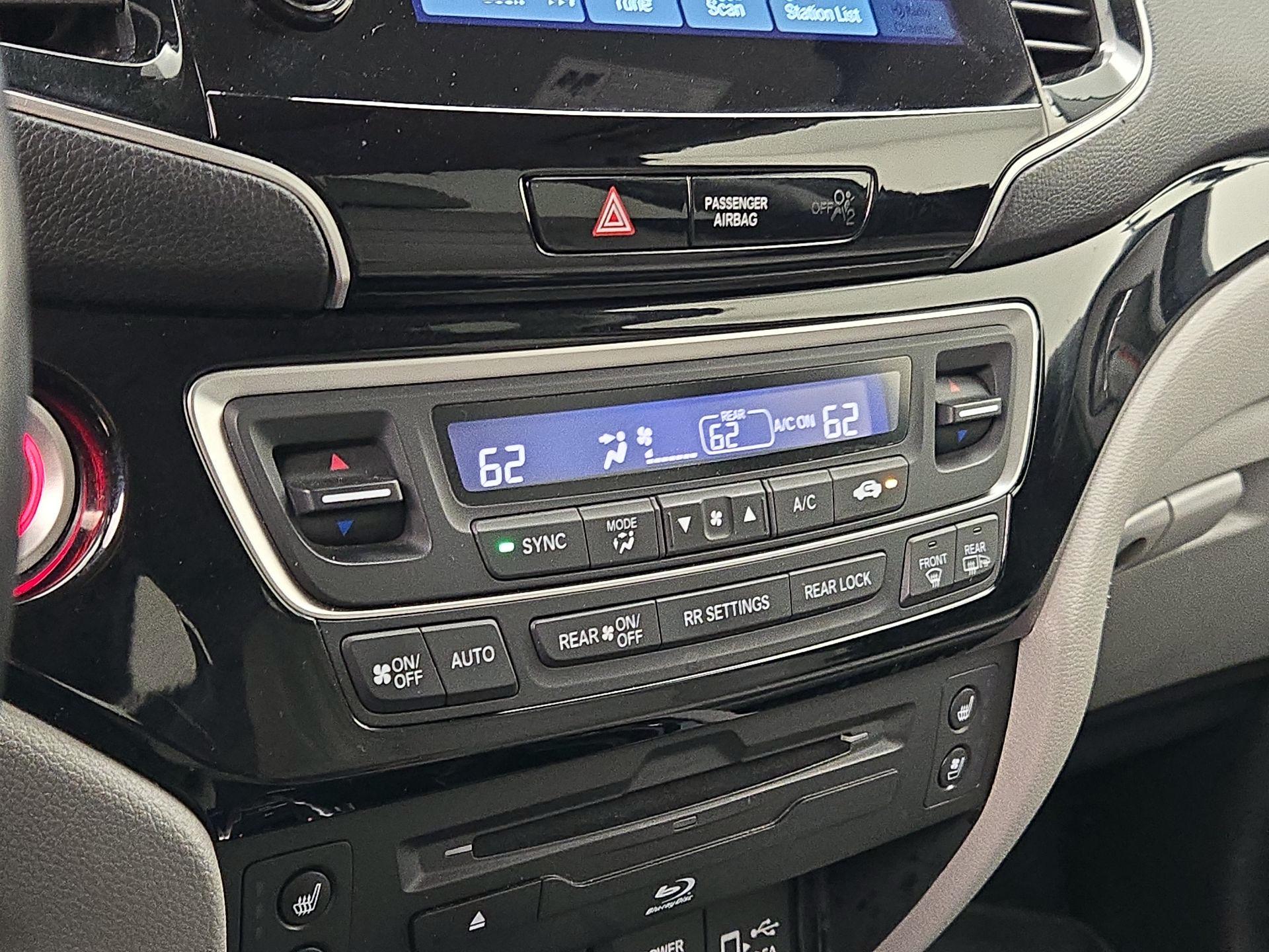 Thumbnail: 2019 Honda Pilot - 17