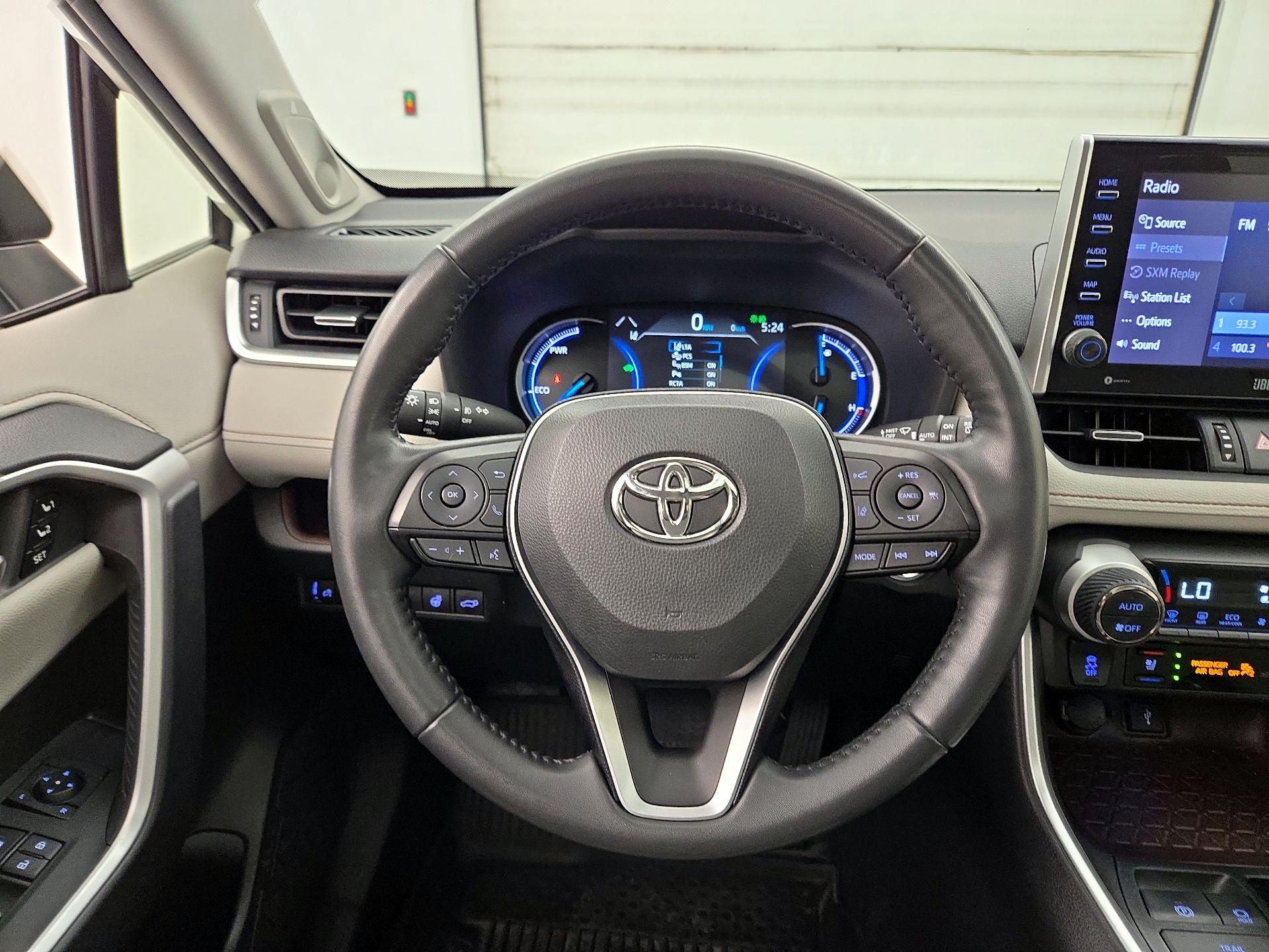 Thumbnail: 2022 Toyota RAV4 - 10