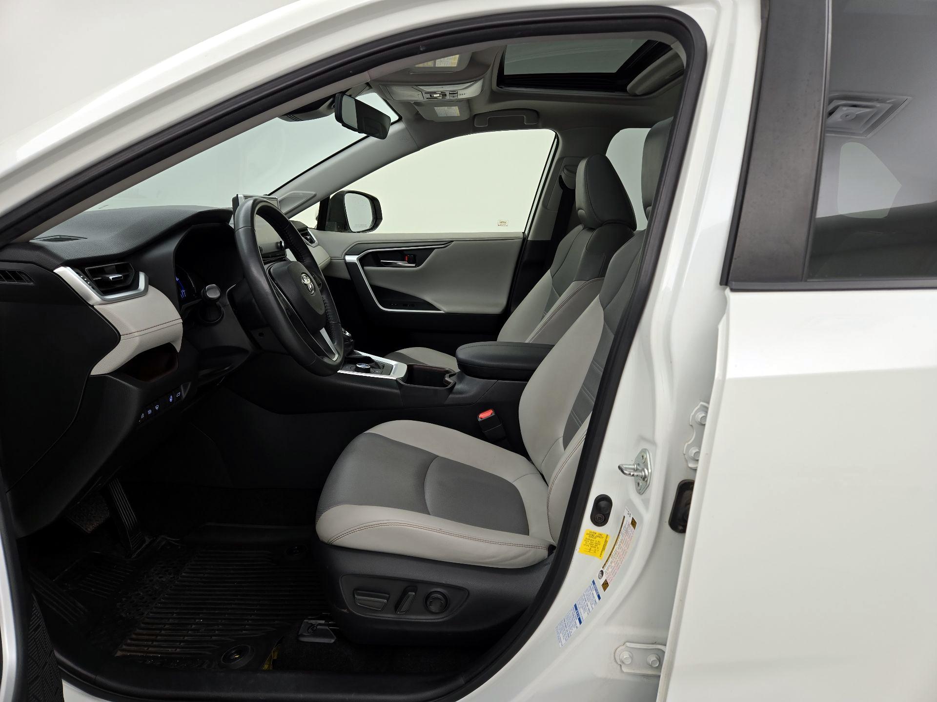 Thumbnail: 2022 Toyota RAV4 - 11