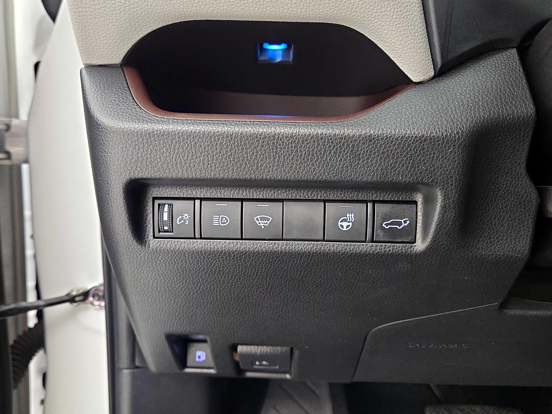 Thumbnail: 2022 Toyota RAV4 - 13