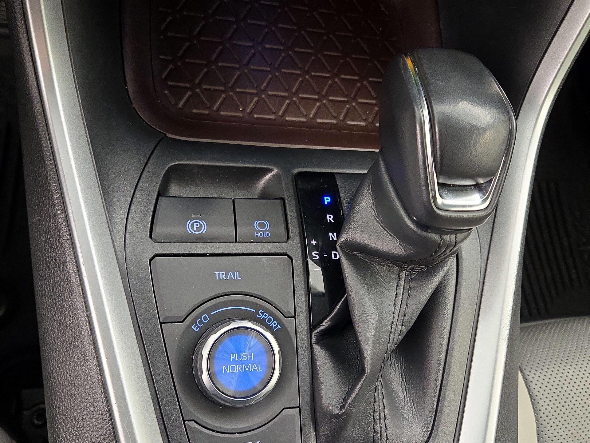 Thumbnail: 2022 Toyota RAV4 - 17