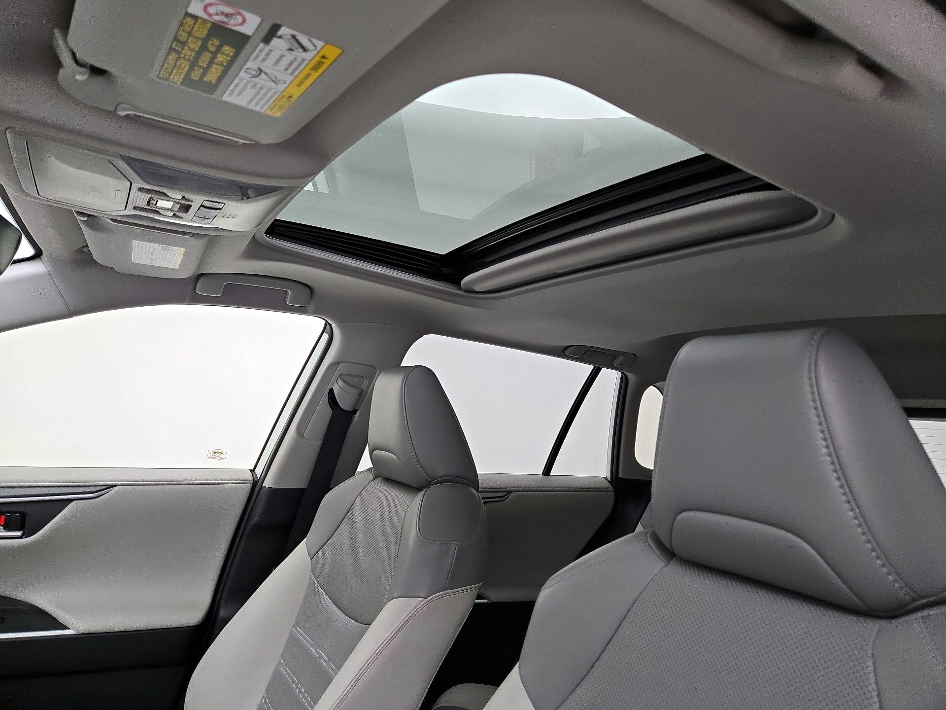 Thumbnail: 2022 Toyota RAV4 - 19