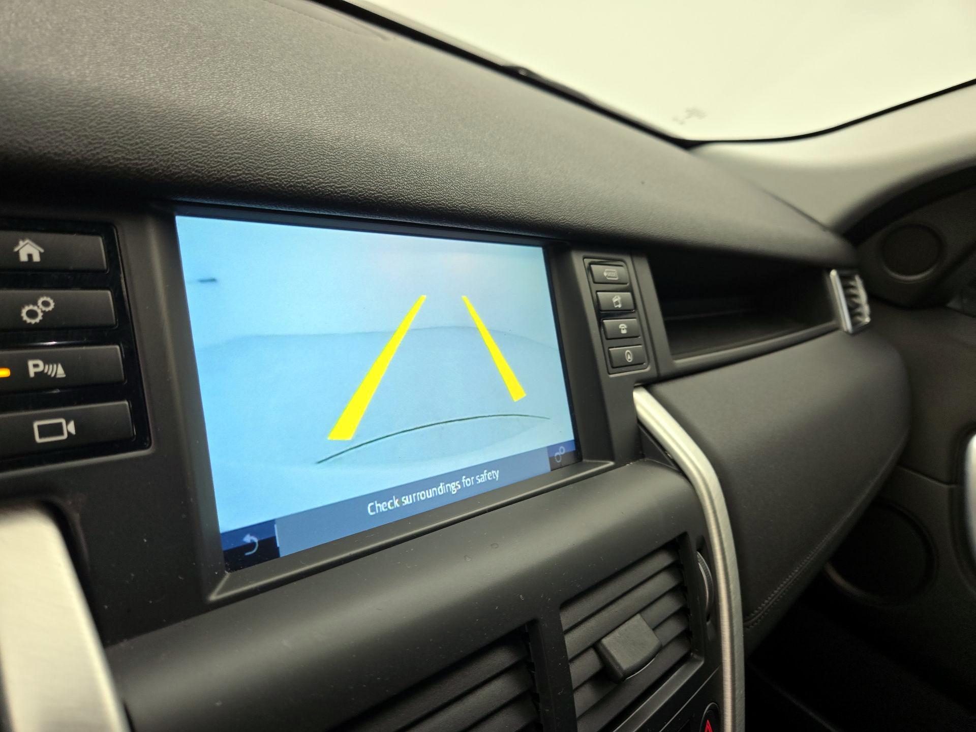 Thumbnail: 2018 Land Rover Discovery Sport - 14