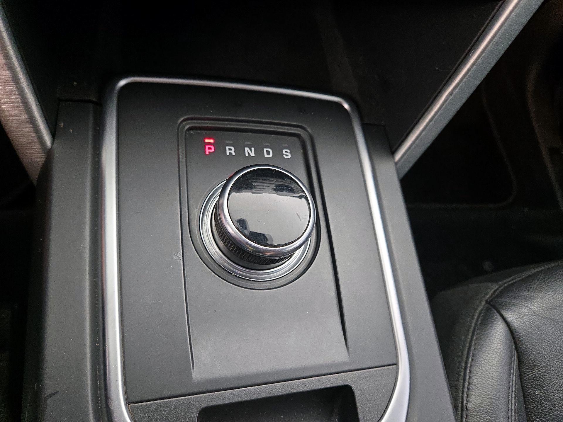 Thumbnail: 2018 Land Rover Discovery Sport - 17