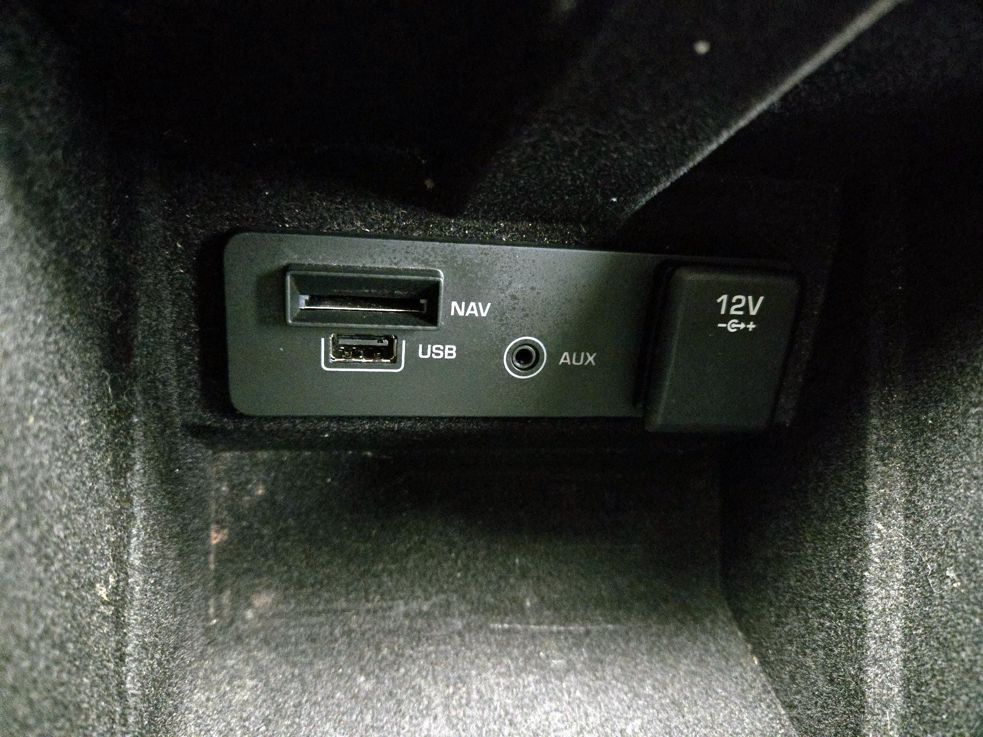 Thumbnail: 2018 Land Rover Discovery Sport - 18