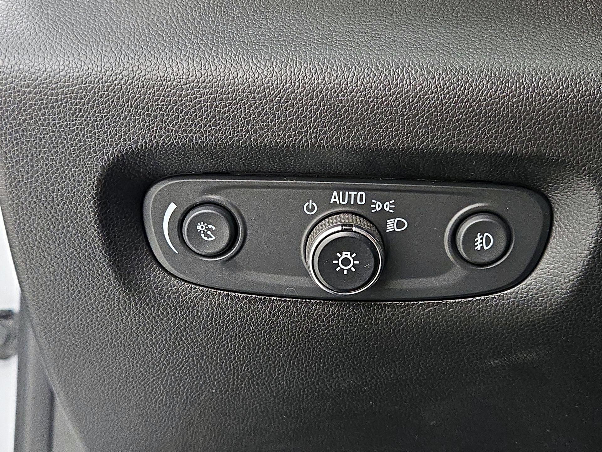 Thumbnail: 2021 Chevrolet Traverse - 13