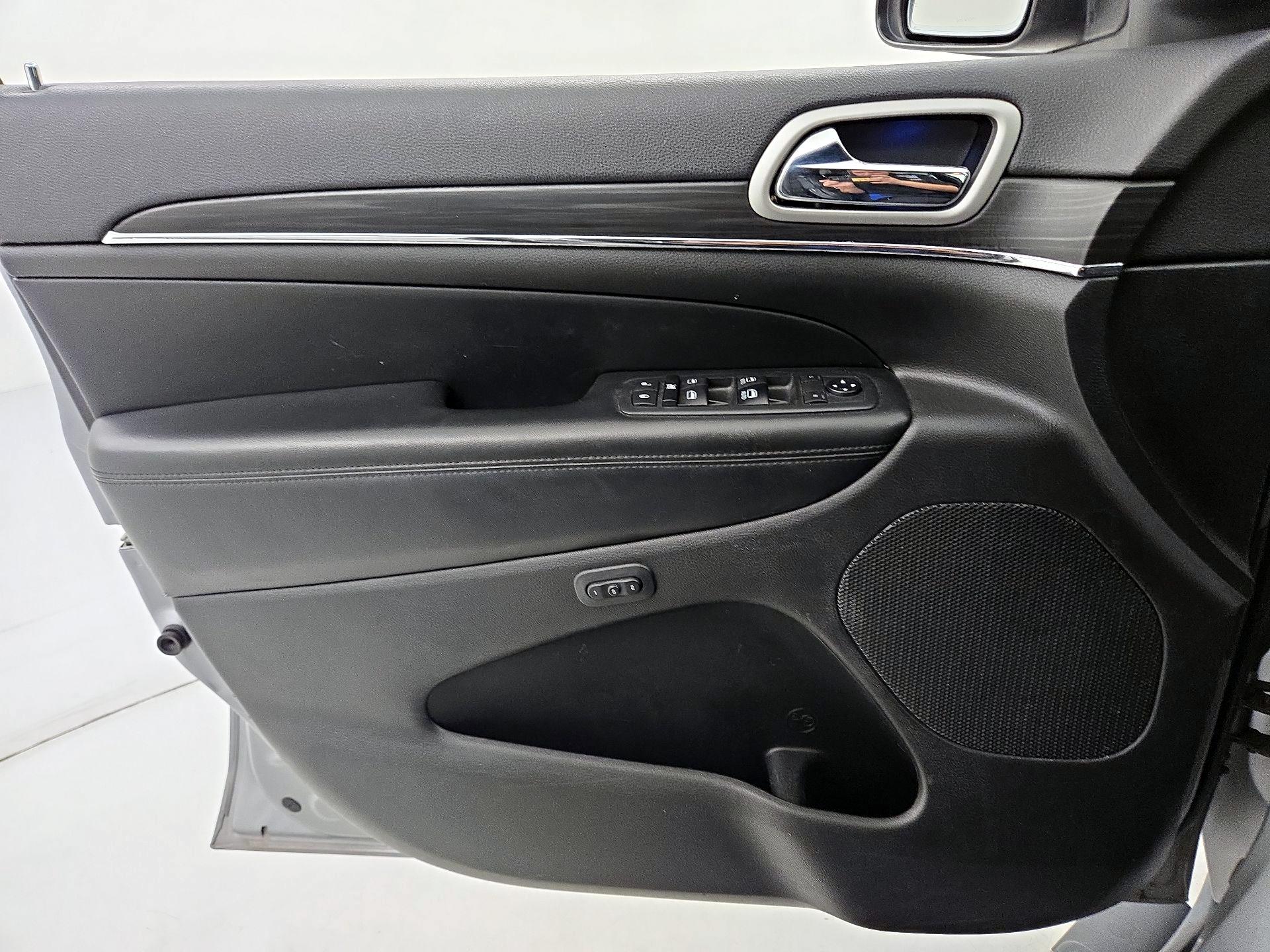 Thumbnail: 2020 Jeep Grand Cherokee - 12