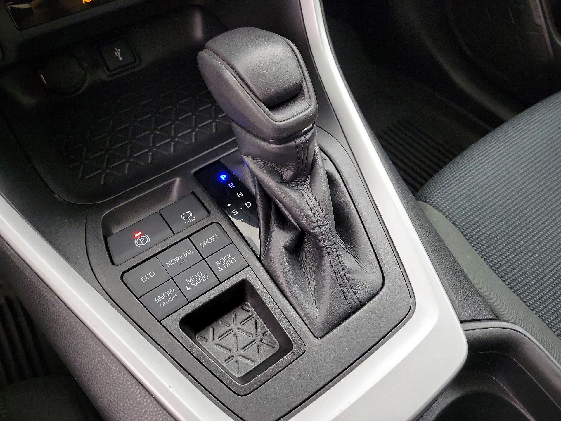 Thumbnail: 2021 Toyota RAV4 - 17