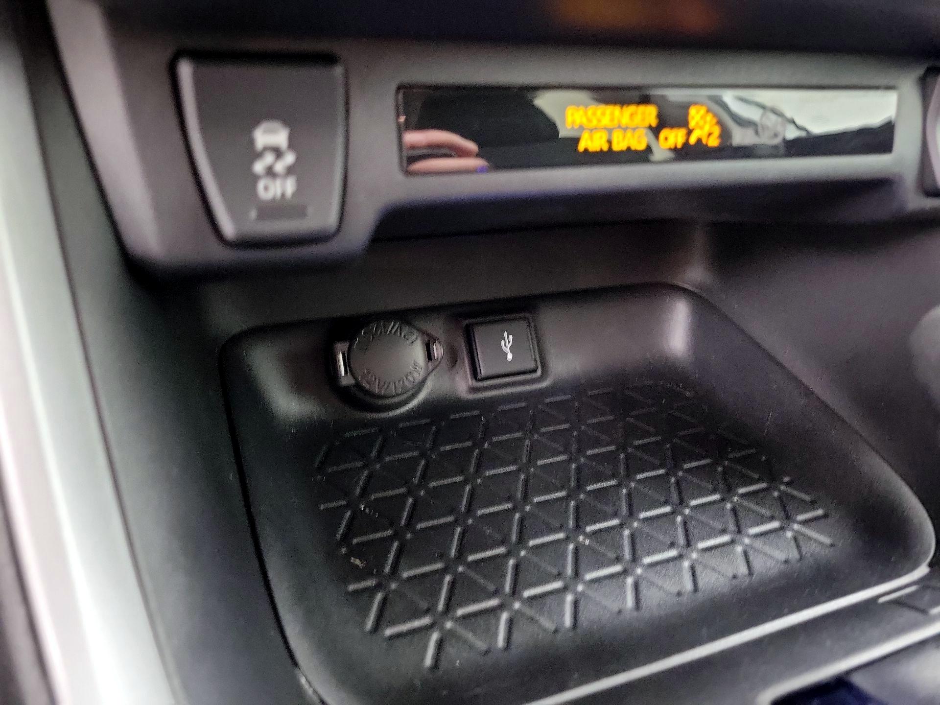 Thumbnail: 2021 Toyota RAV4 - 18