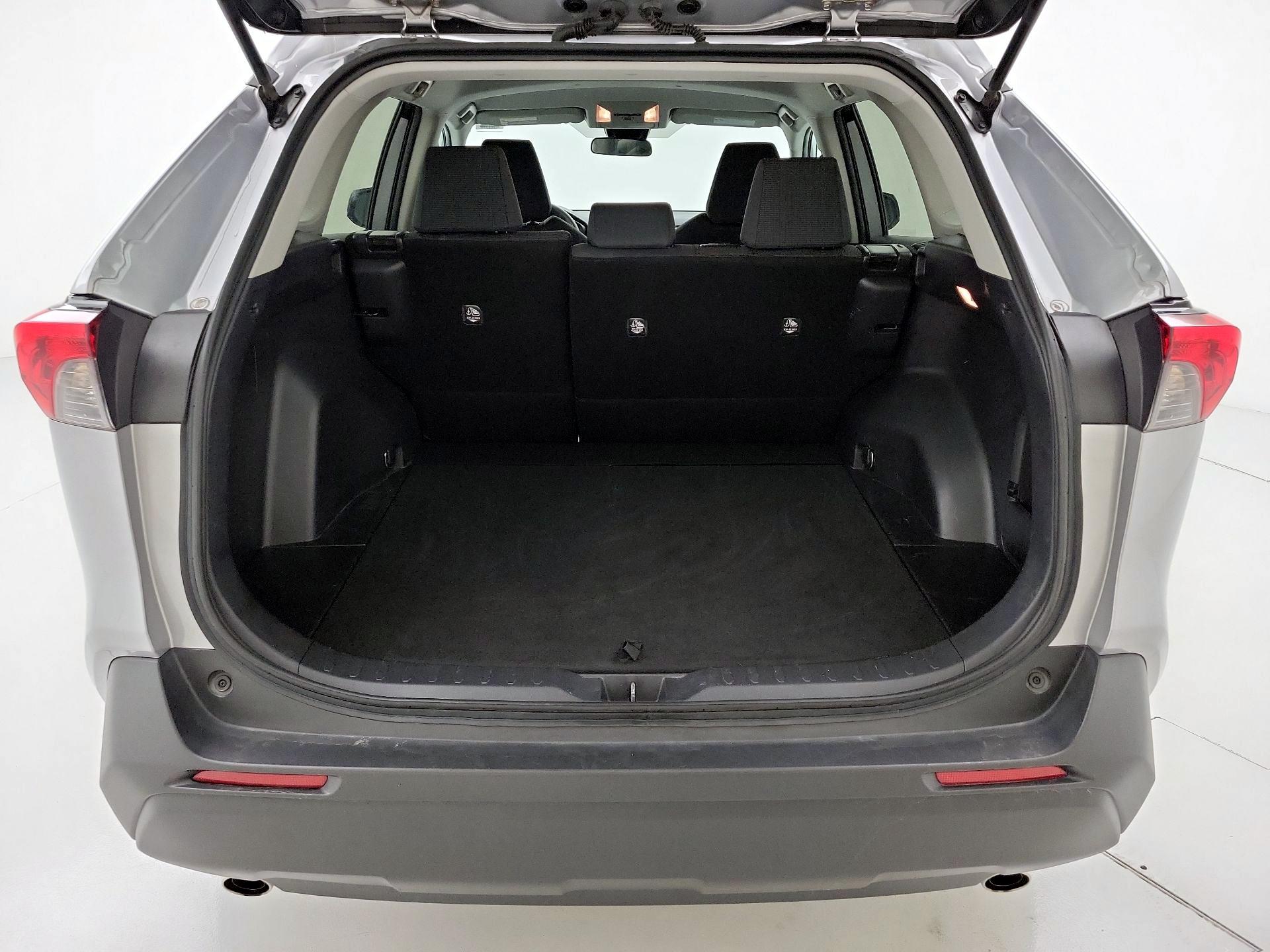 Thumbnail: 2021 Toyota RAV4 - 20