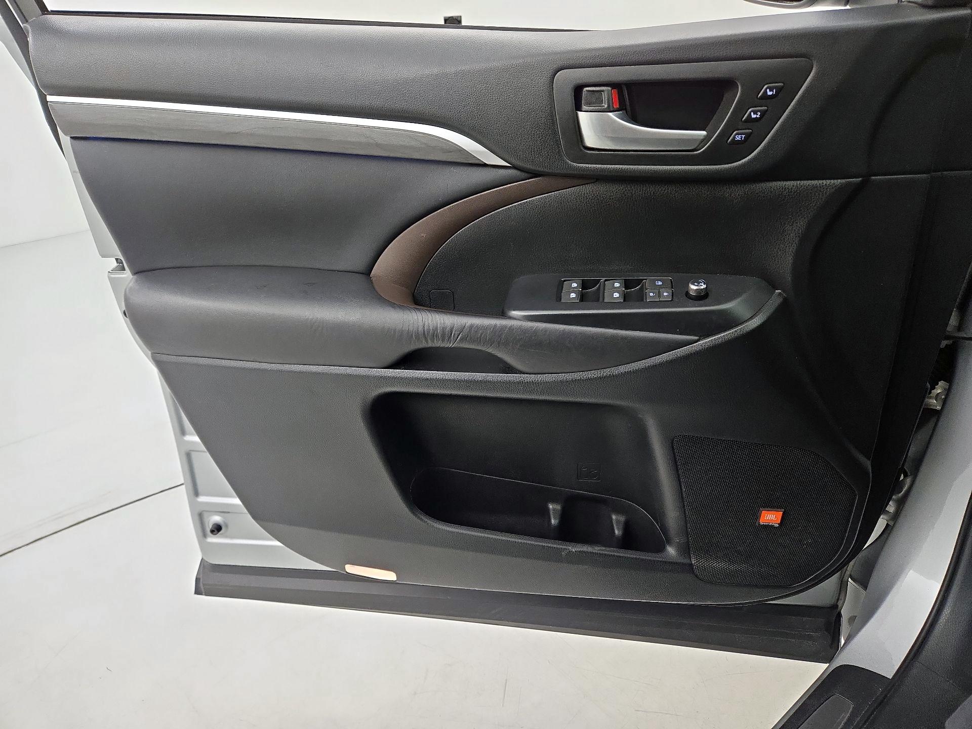 Thumbnail: 2017 Toyota Highlander - 12