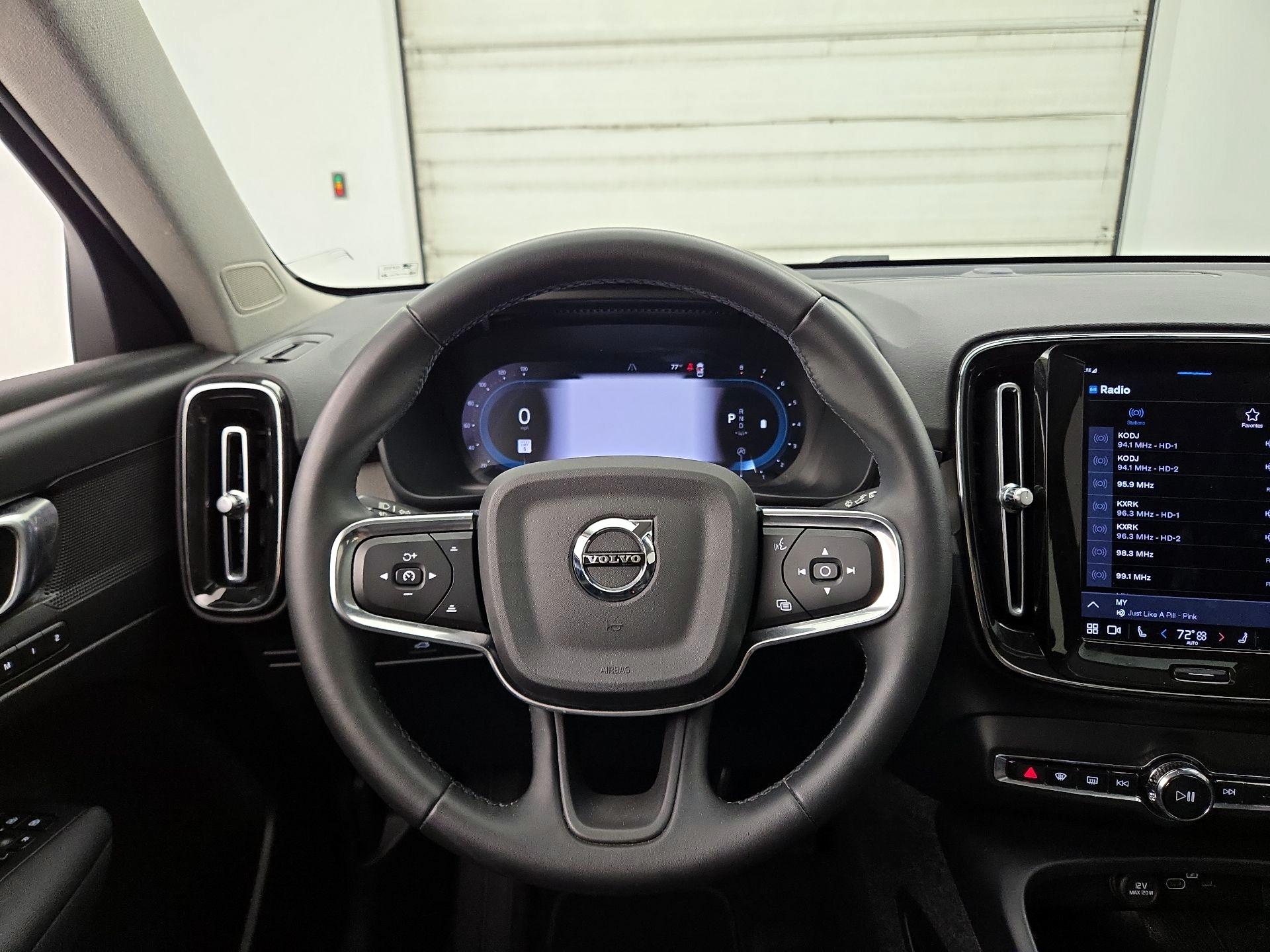 Thumbnail: 2023 Volvo XC40 - 10