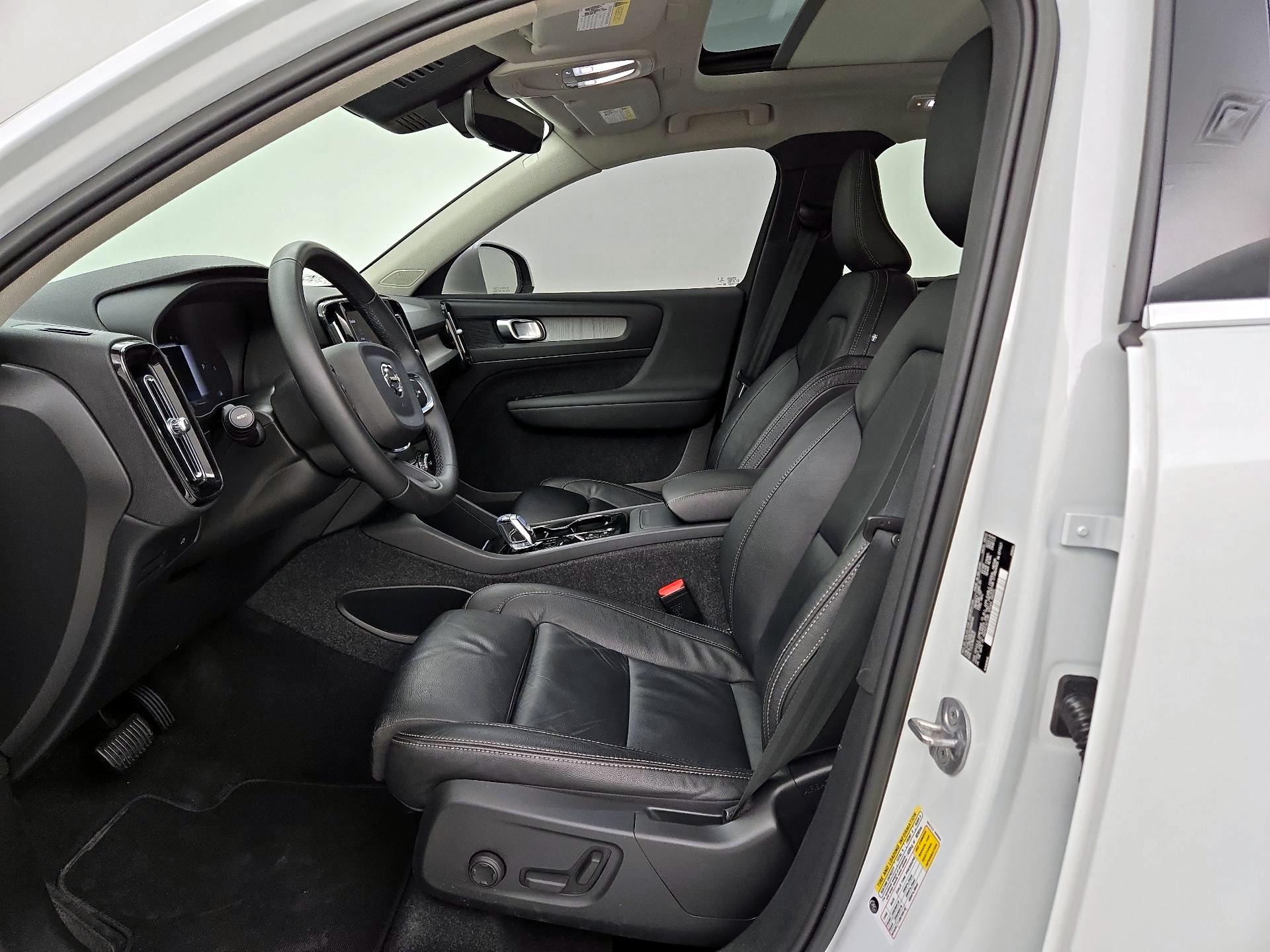 Thumbnail: 2023 Volvo XC40 - 11