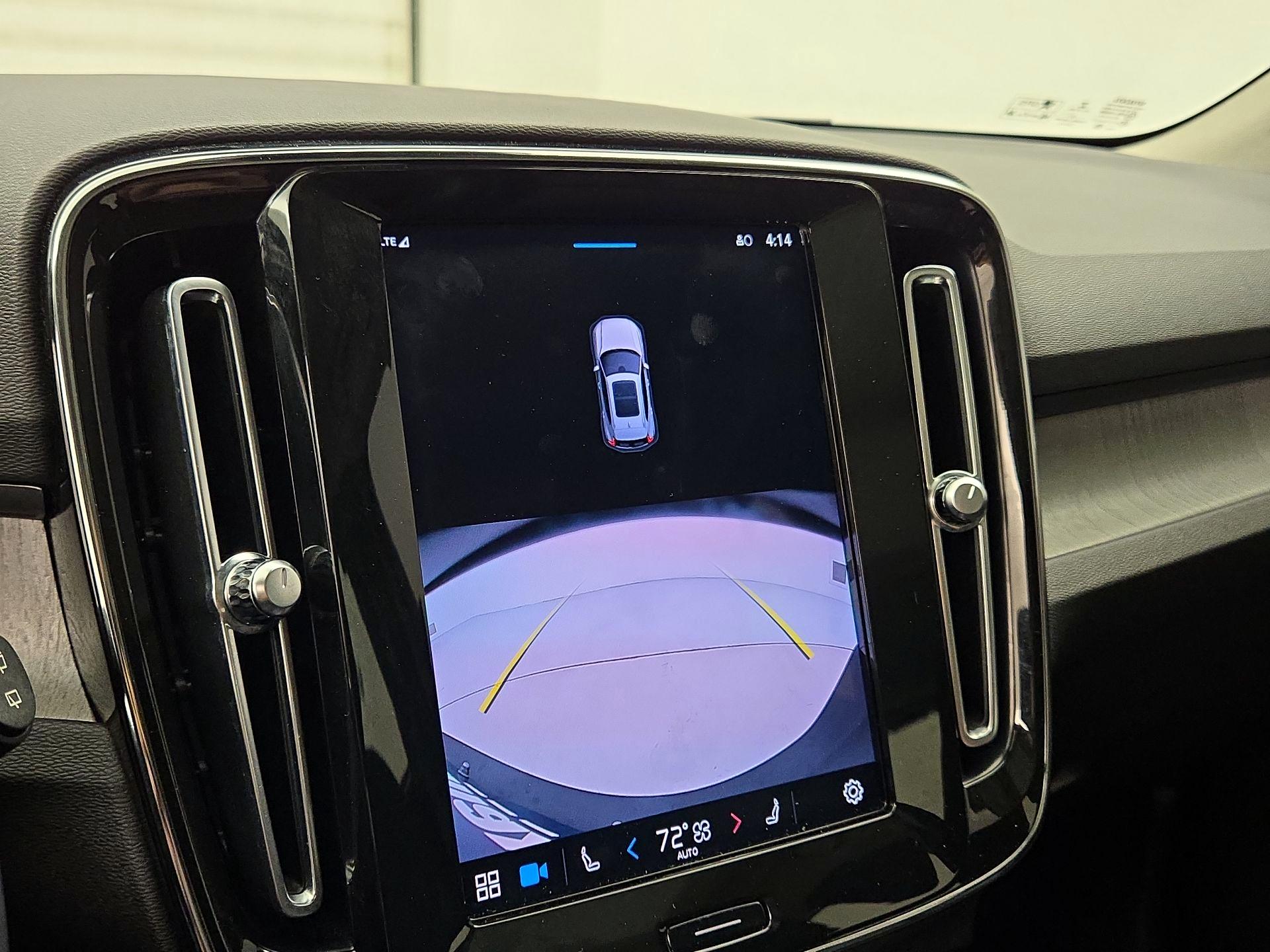 Thumbnail: 2023 Volvo XC40 - 14