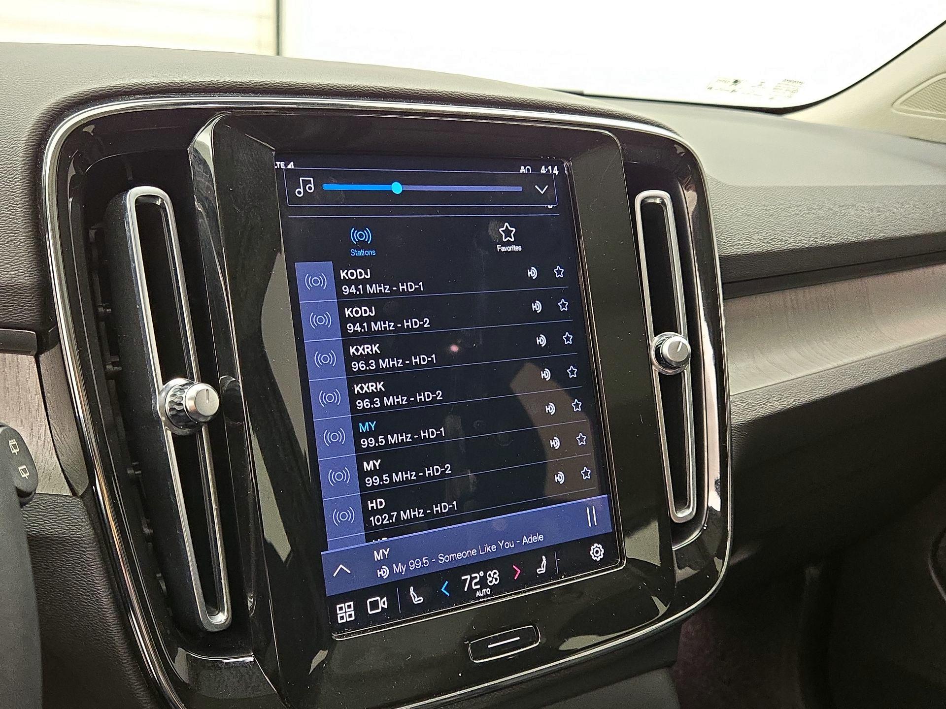 Thumbnail: 2023 Volvo XC40 - 15