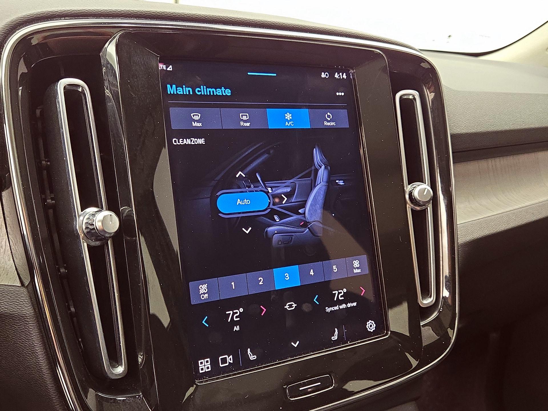 Thumbnail: 2023 Volvo XC40 - 16