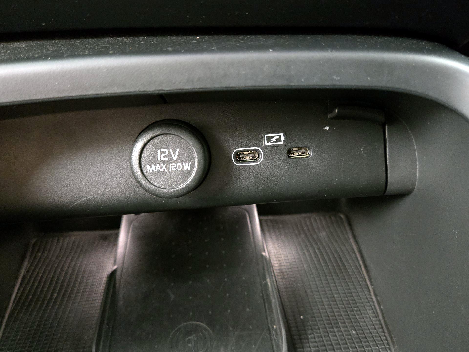 Thumbnail: 2023 Volvo XC40 - 18