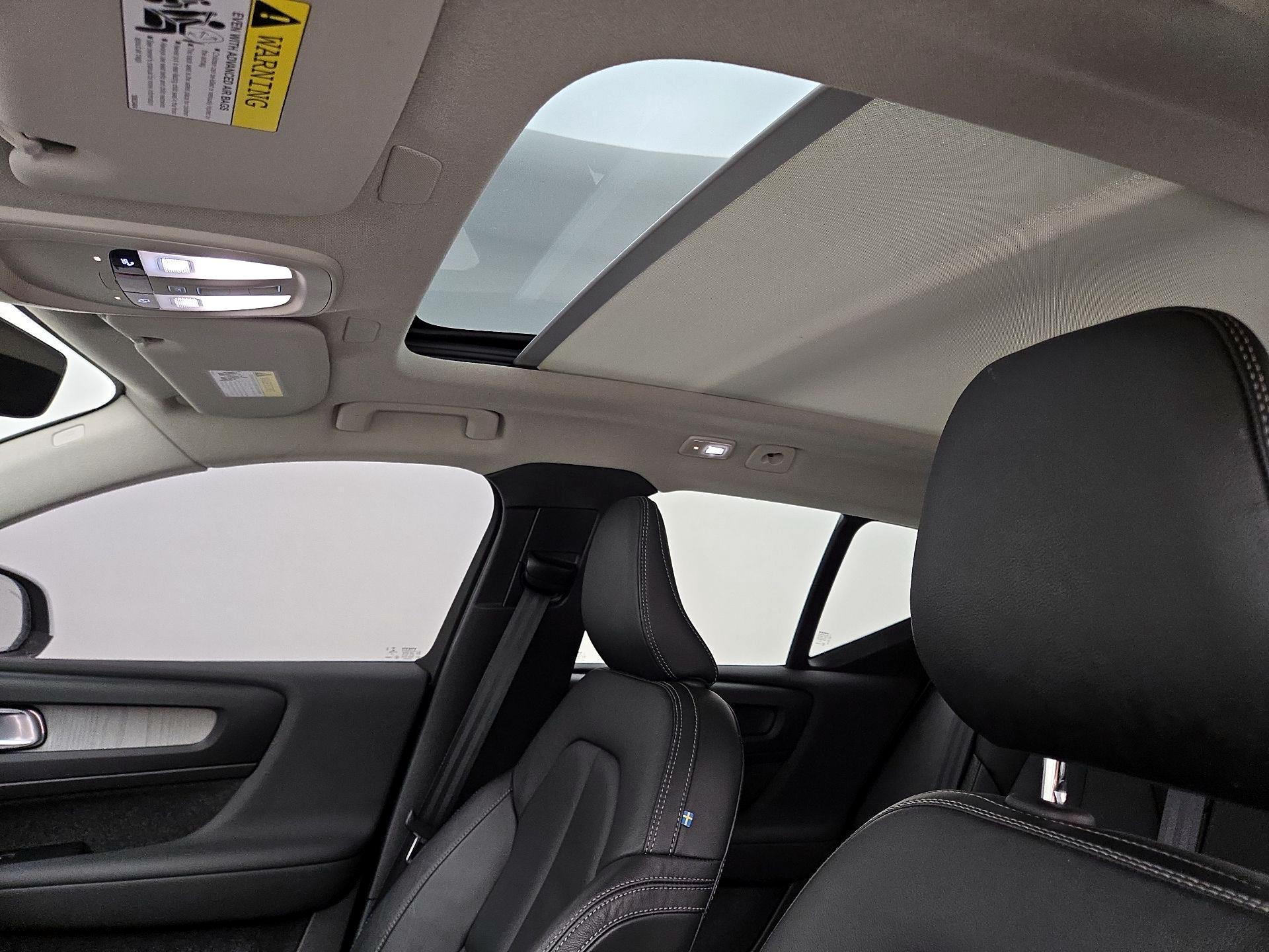 Thumbnail: 2023 Volvo XC40 - 19