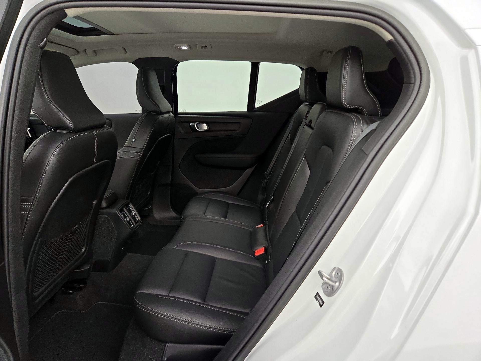 Thumbnail: 2023 Volvo XC40 - 20