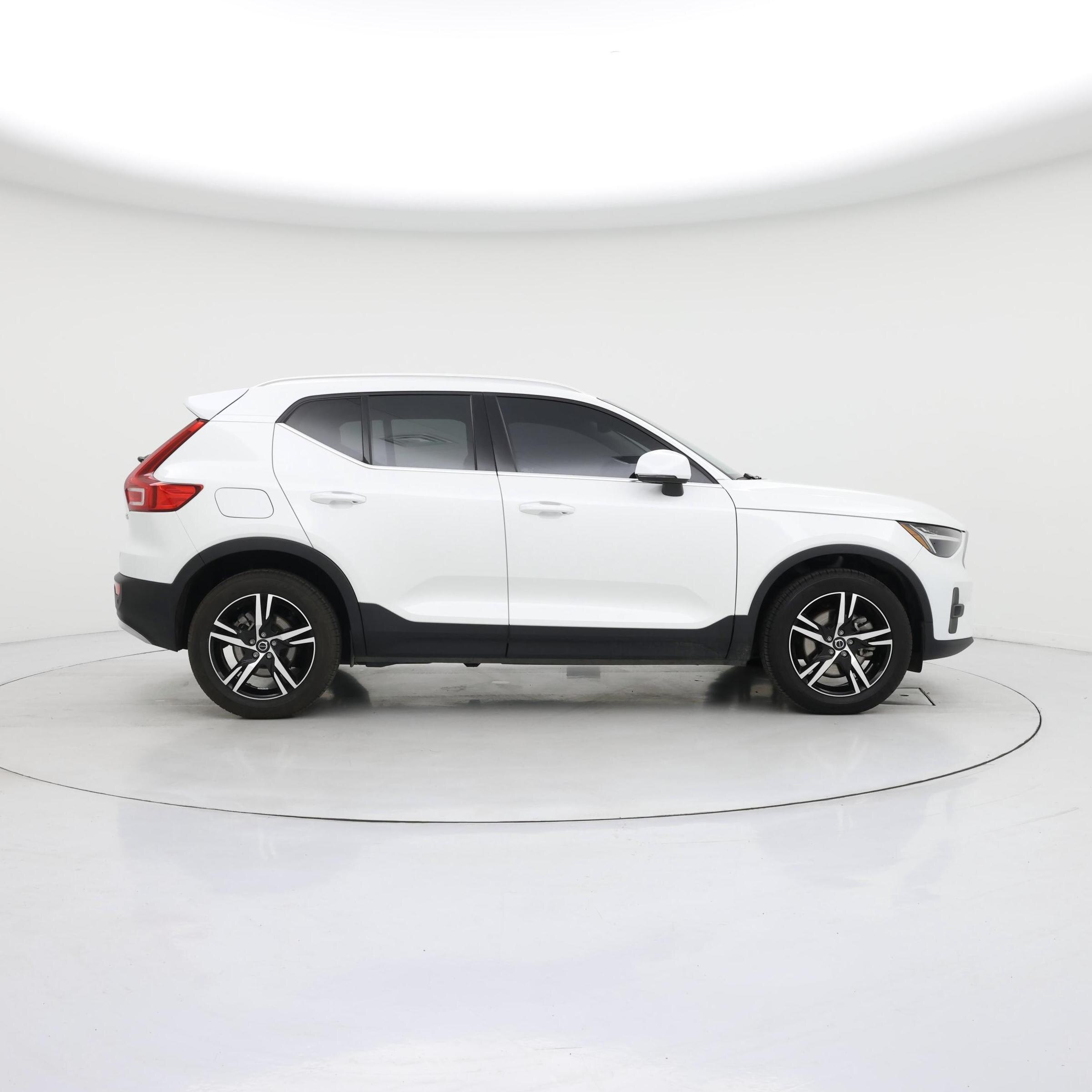 Thumbnail: 2023 Volvo XC40 - 7