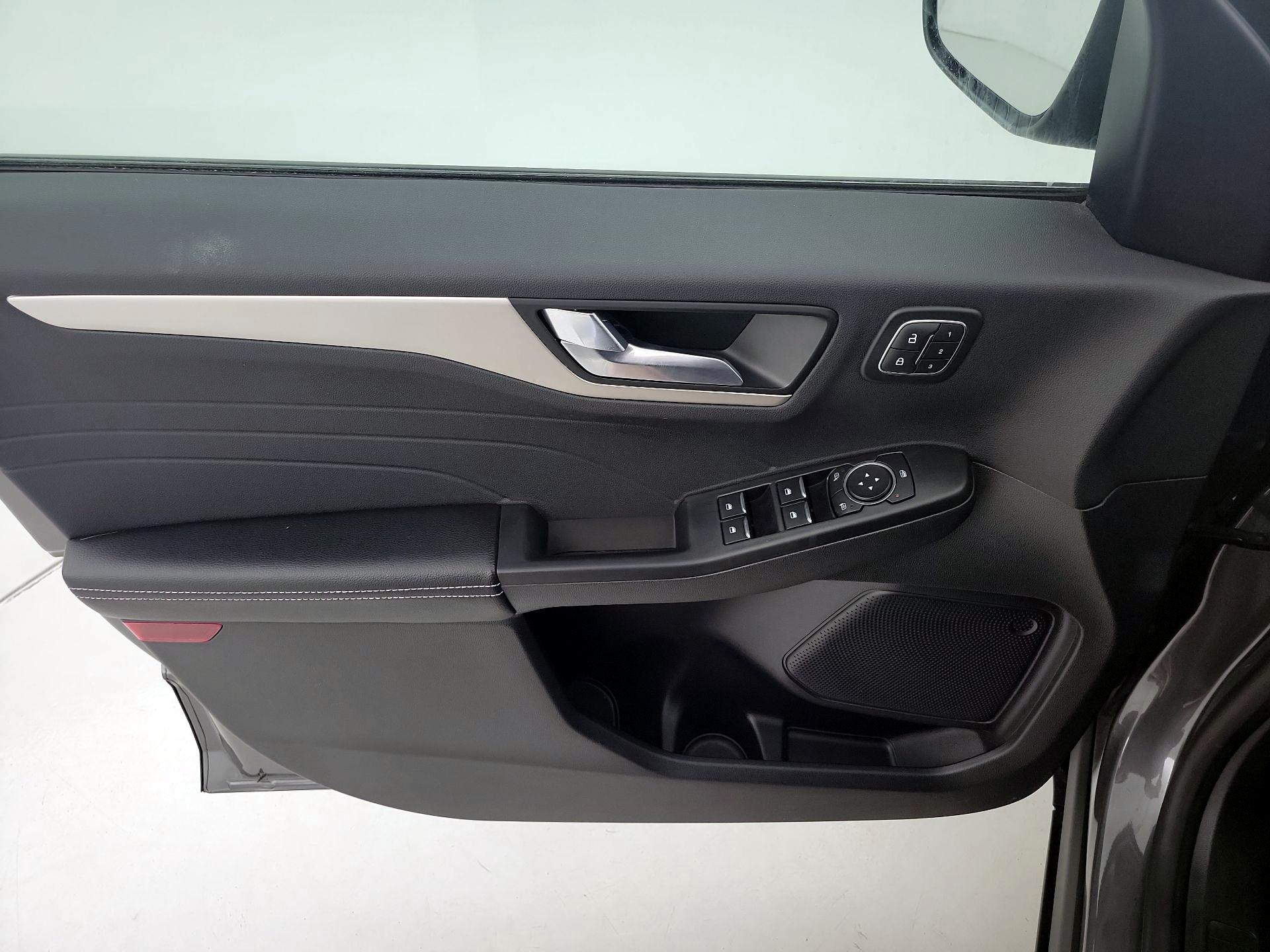 Thumbnail: 2022 Ford Escape - 12