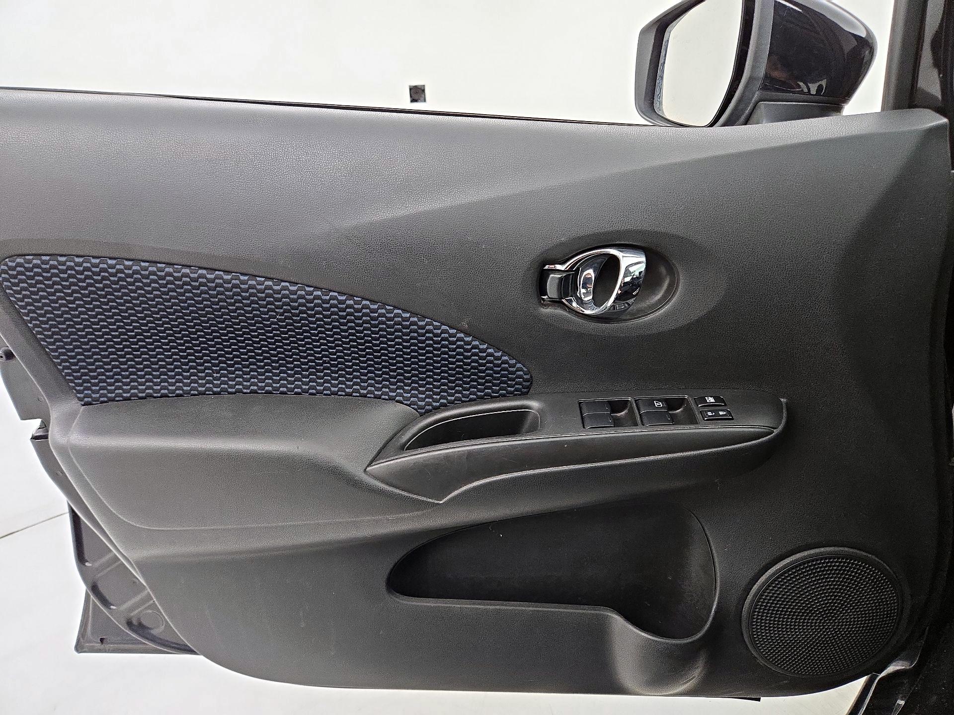 Thumbnail: 2017 Nissan Versa Note - 12