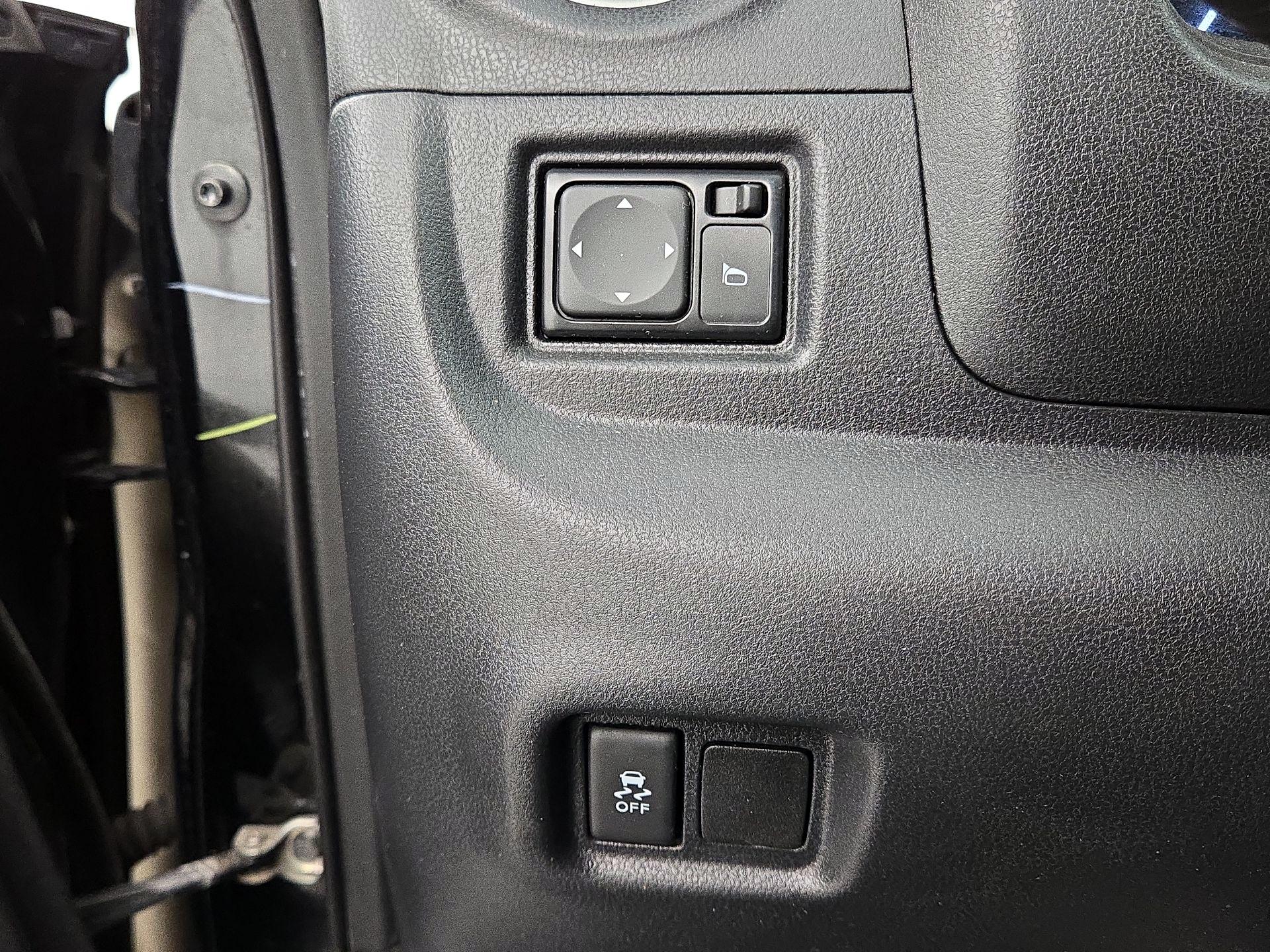 Thumbnail: 2017 Nissan Versa Note - 13