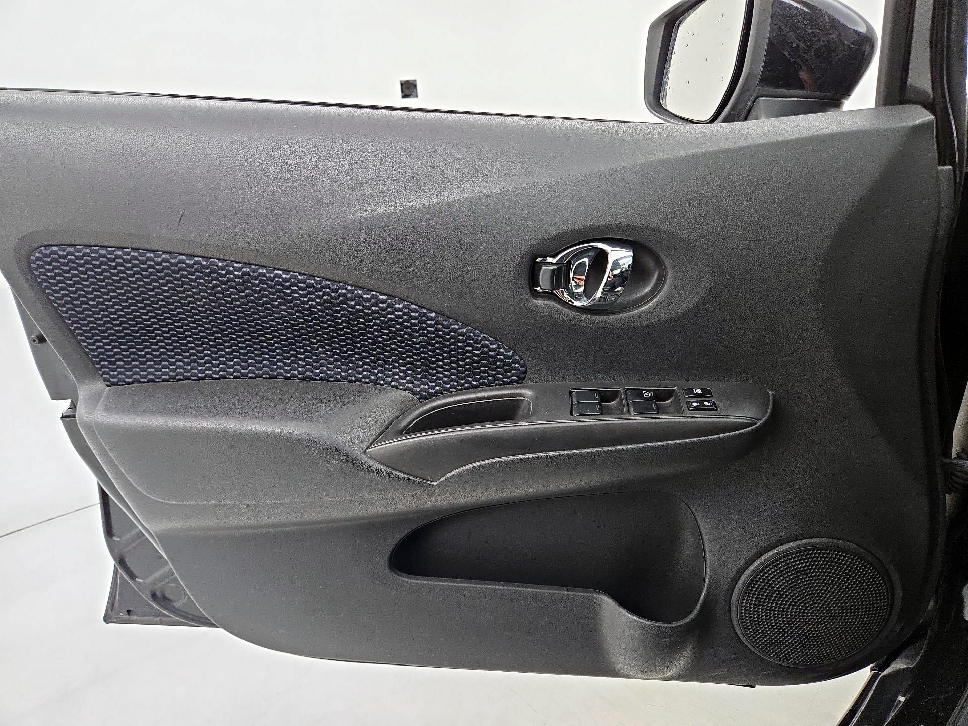 Thumbnail: 2017 Nissan Versa Note - 12