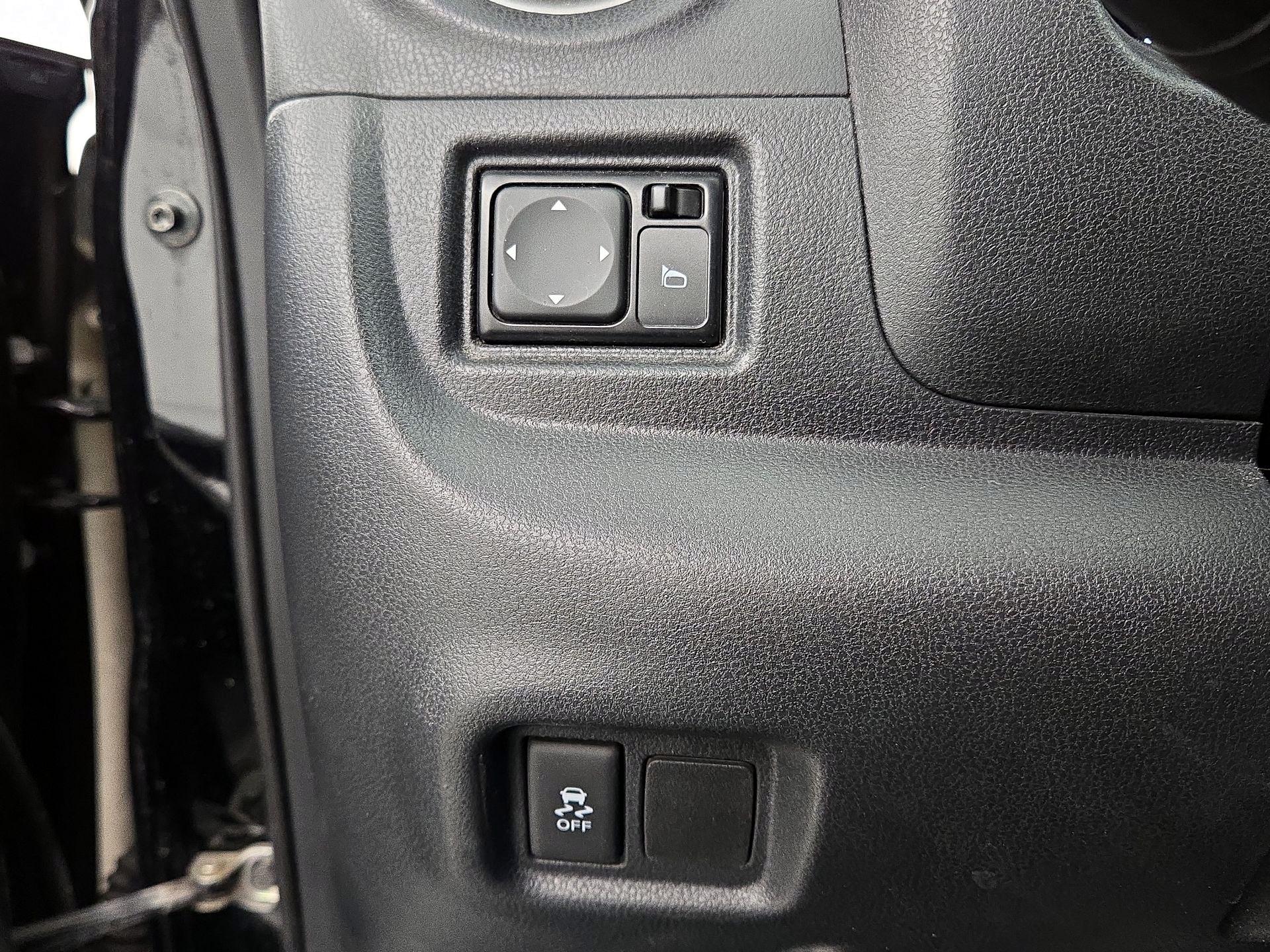 Thumbnail: 2017 Nissan Versa Note - 13