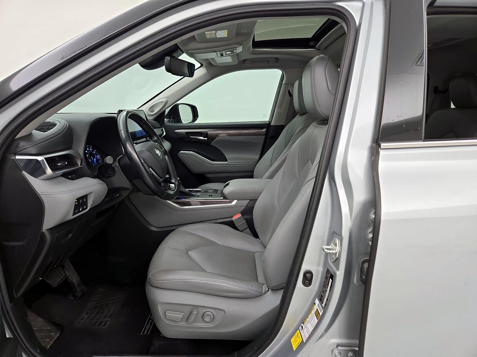 Thumbnail: 2021 Toyota Highlander - 11