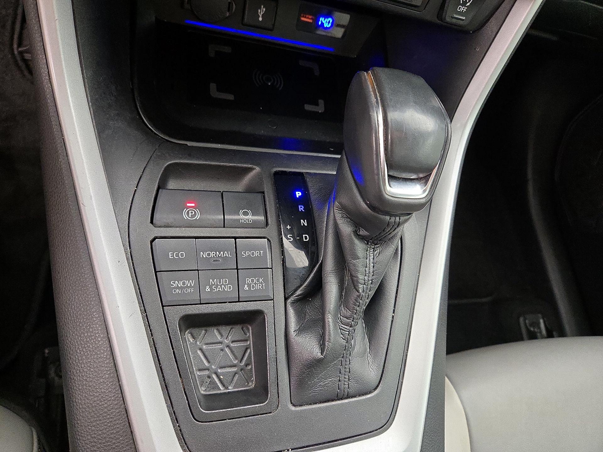 Thumbnail: 2020 Toyota RAV4 - 17