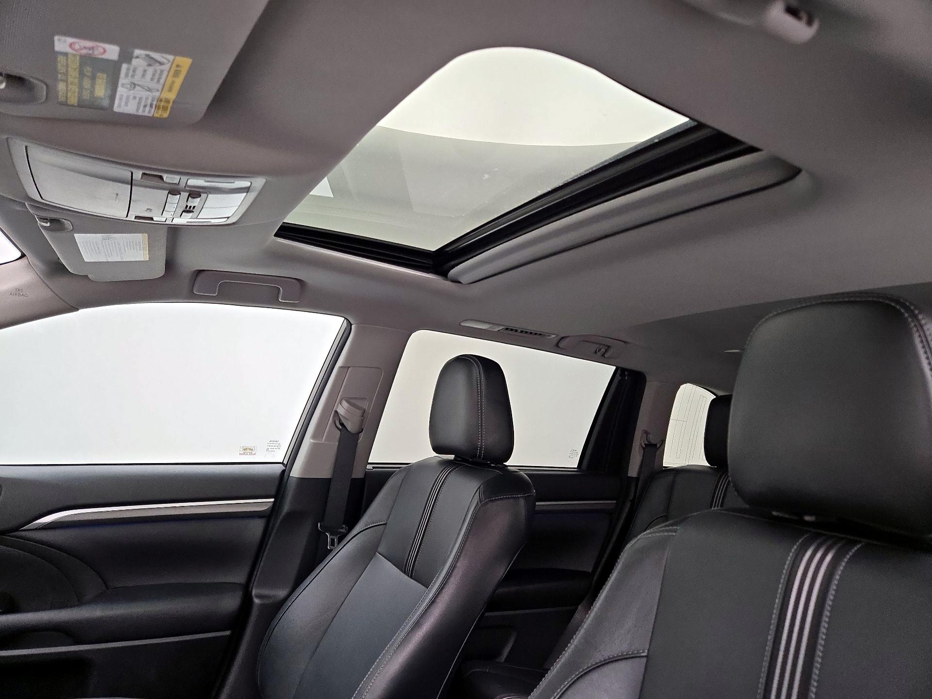 Thumbnail: 2017 Toyota Highlander - 20