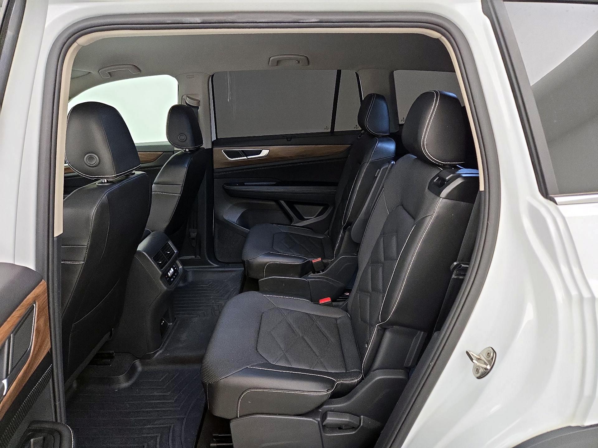 Thumbnail: 2024 Volkswagen Atlas - 19