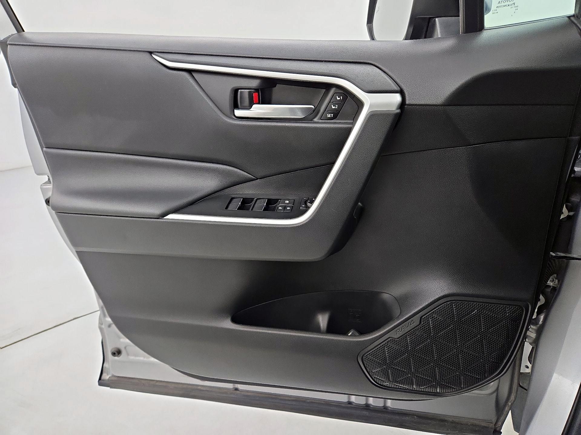 Thumbnail: 2021 Toyota RAV4 - 12