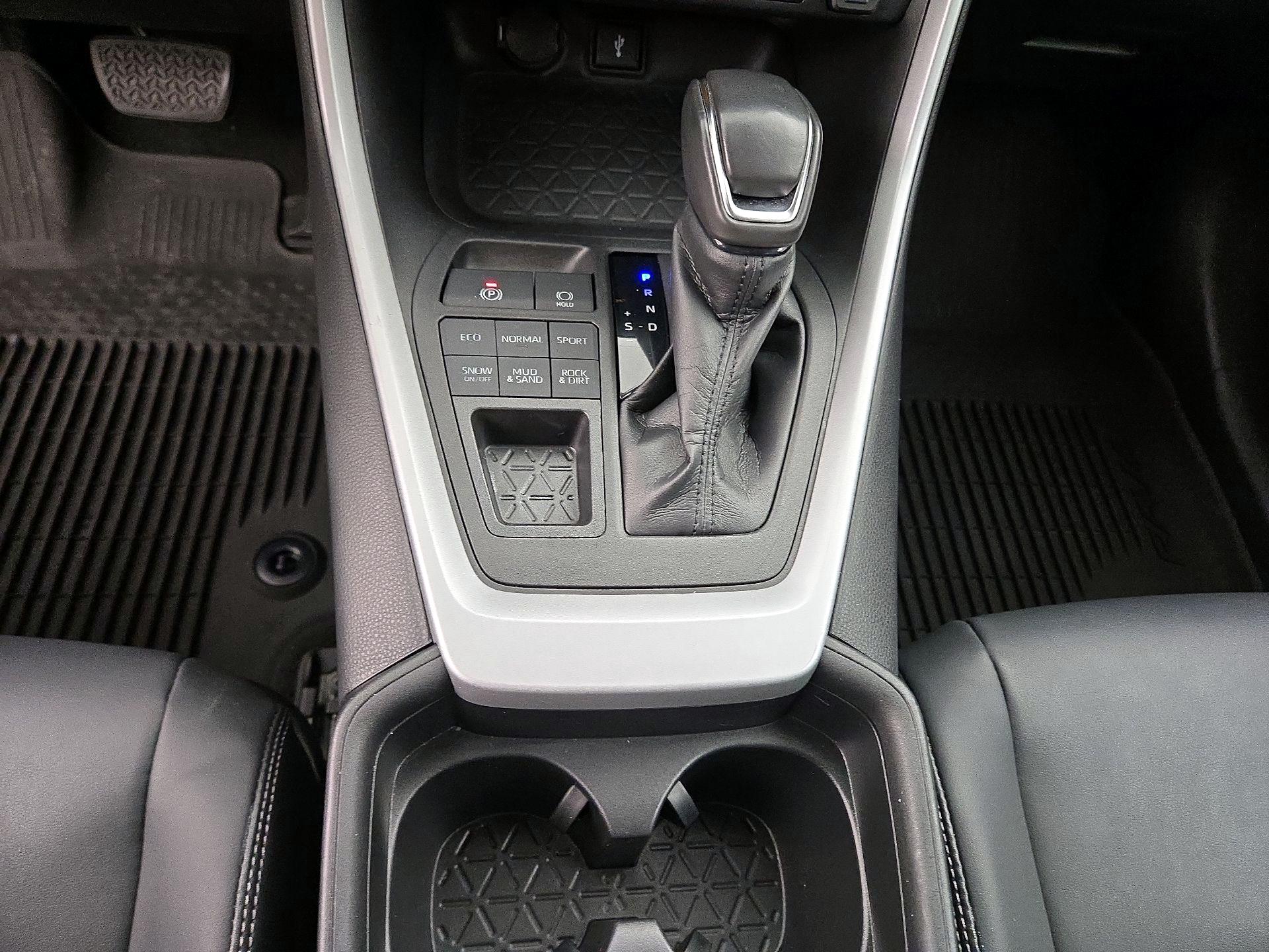 Thumbnail: 2021 Toyota RAV4 - 17