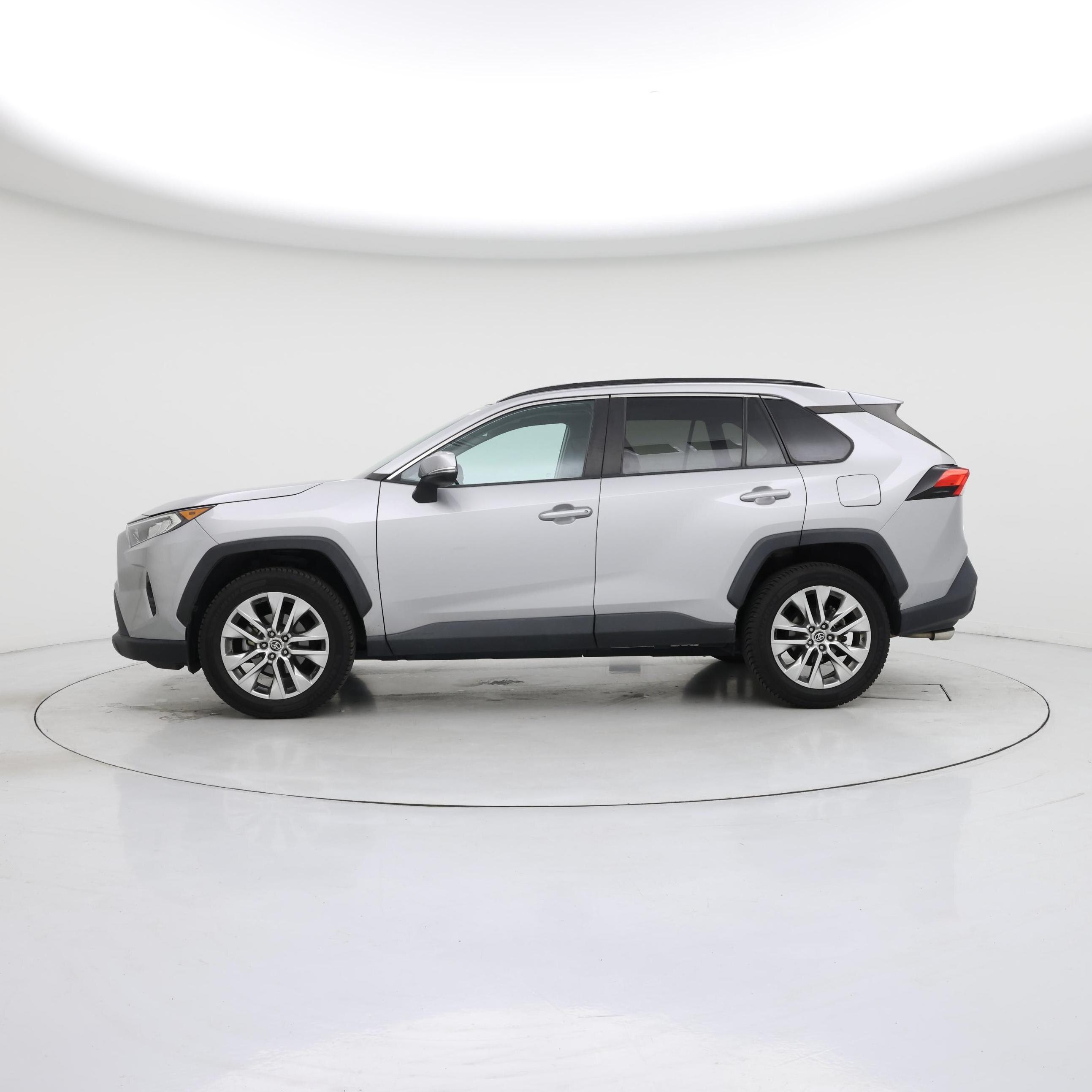 Thumbnail: 2021 Toyota RAV4 - 3