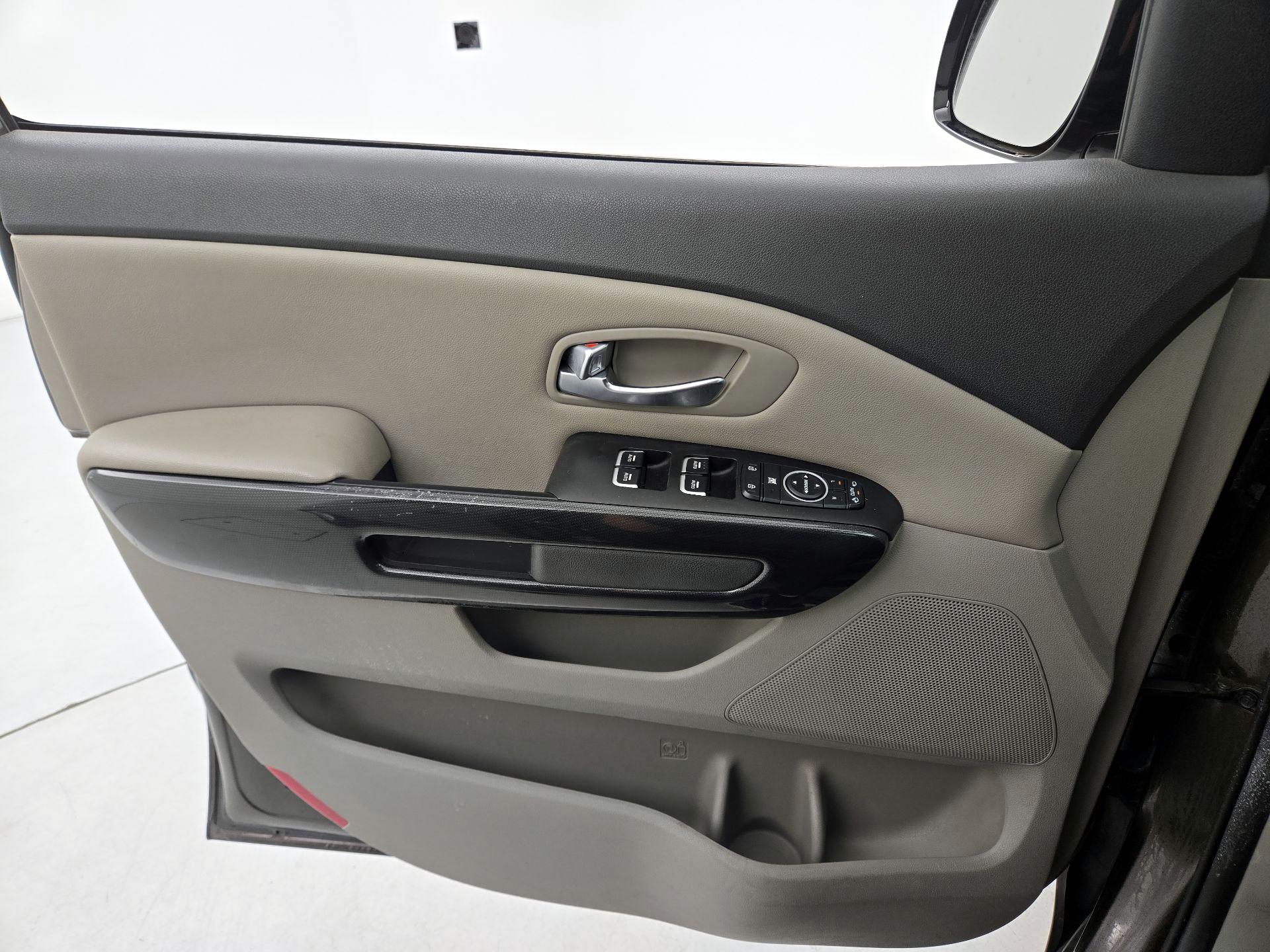 Thumbnail: 2015 Kia Sedona - 12