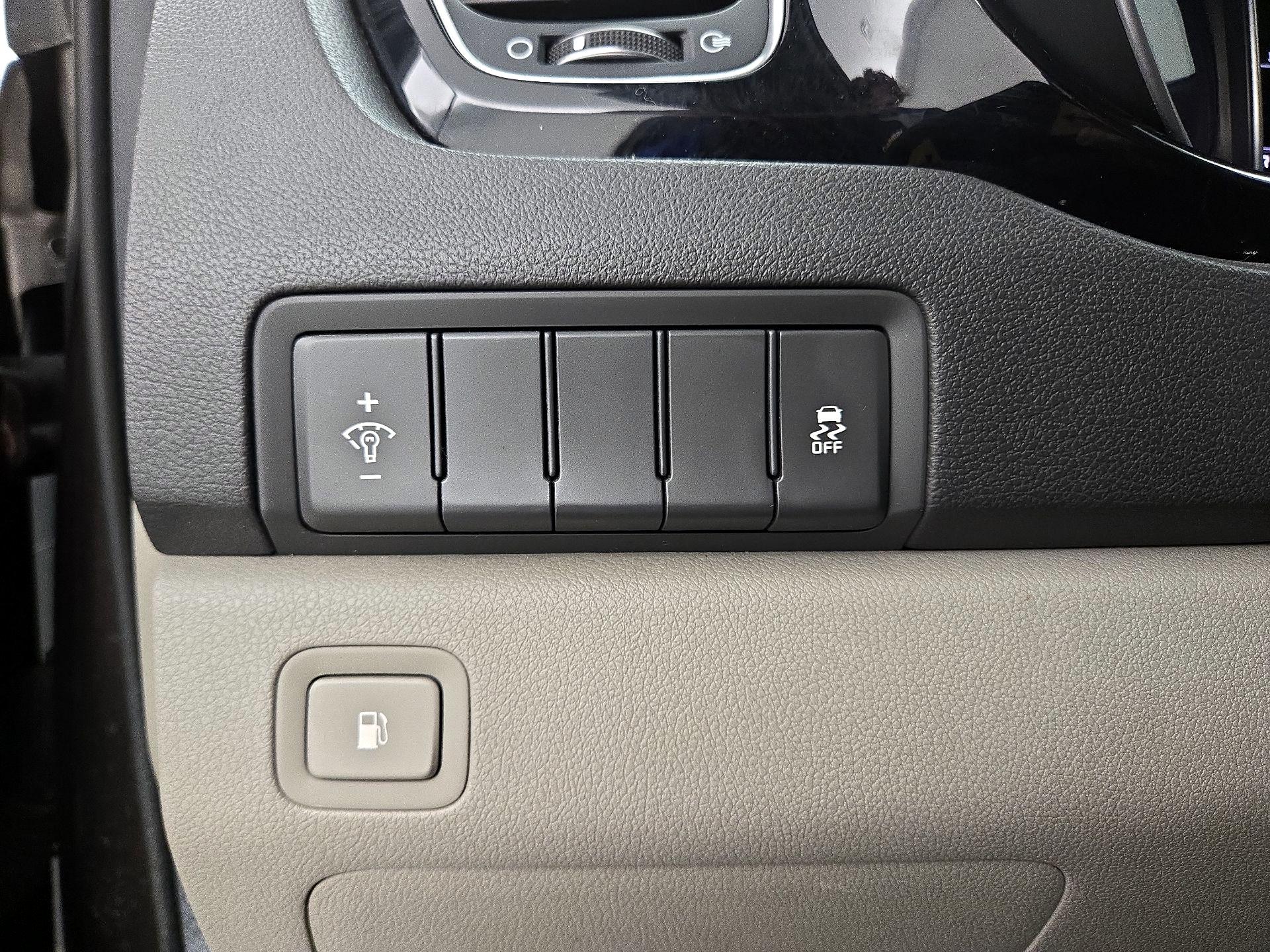 Thumbnail: 2015 Kia Sedona - 13